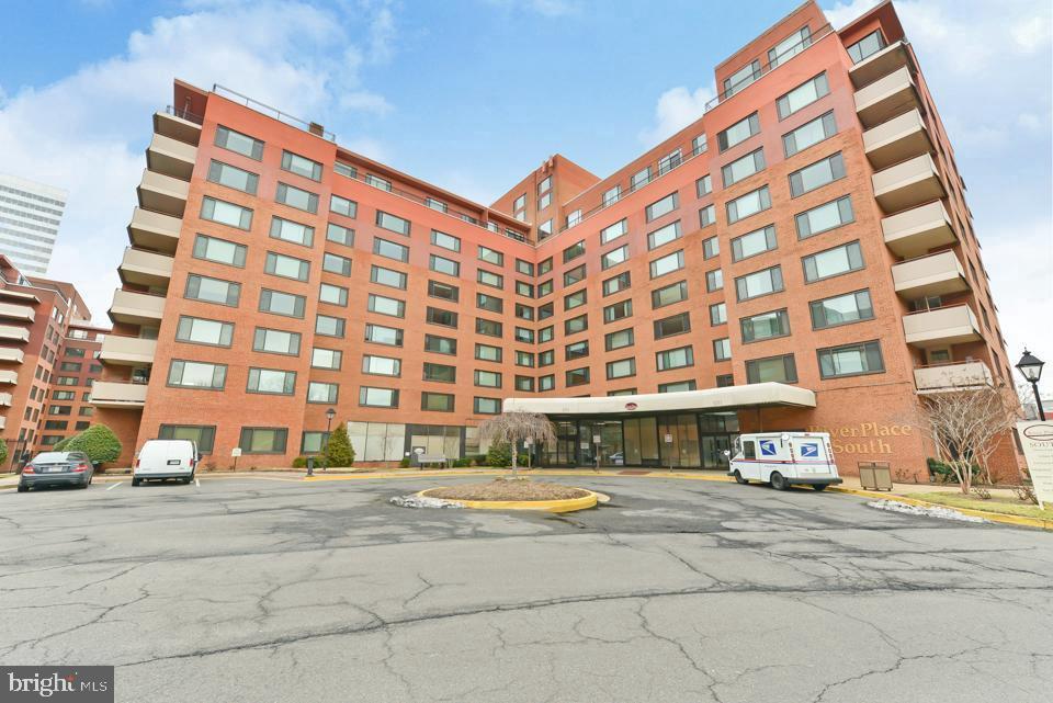 RIVER PLACE - Residential