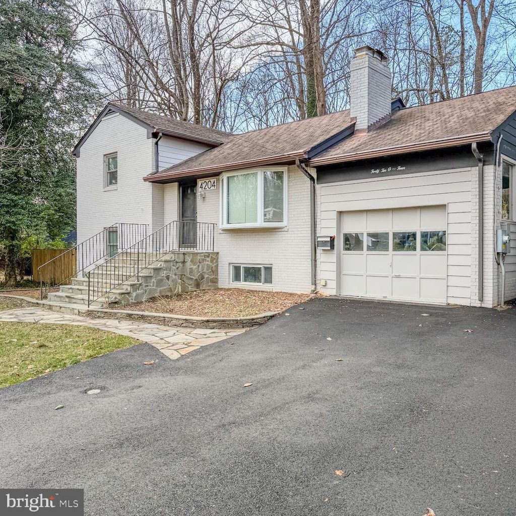 Photo of 4204 Wakefield Drive, ANNANDALE, VA 22003 (MLS # VAFX2280512)