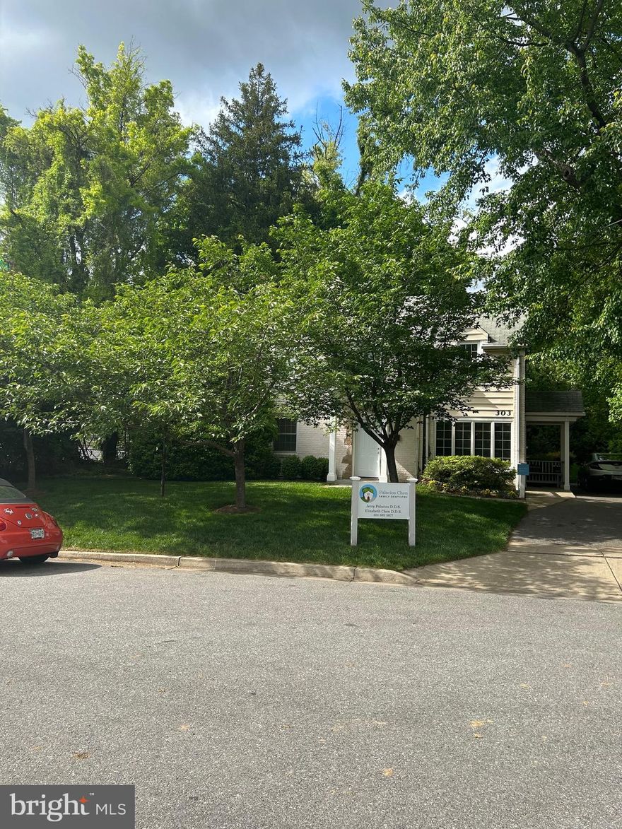 Completely renovated  , single family second floor apartment. you can't go wrong with this one. plenty of parking yard and much more close to 495, min to all the  shopping and resturants for your needs.