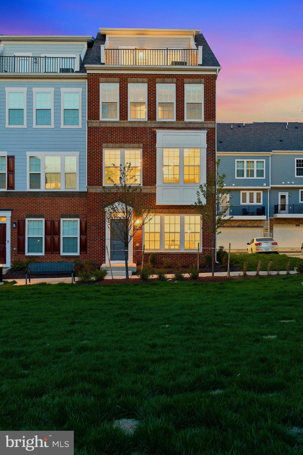 BOULEVARD VI TOWNS - Residential