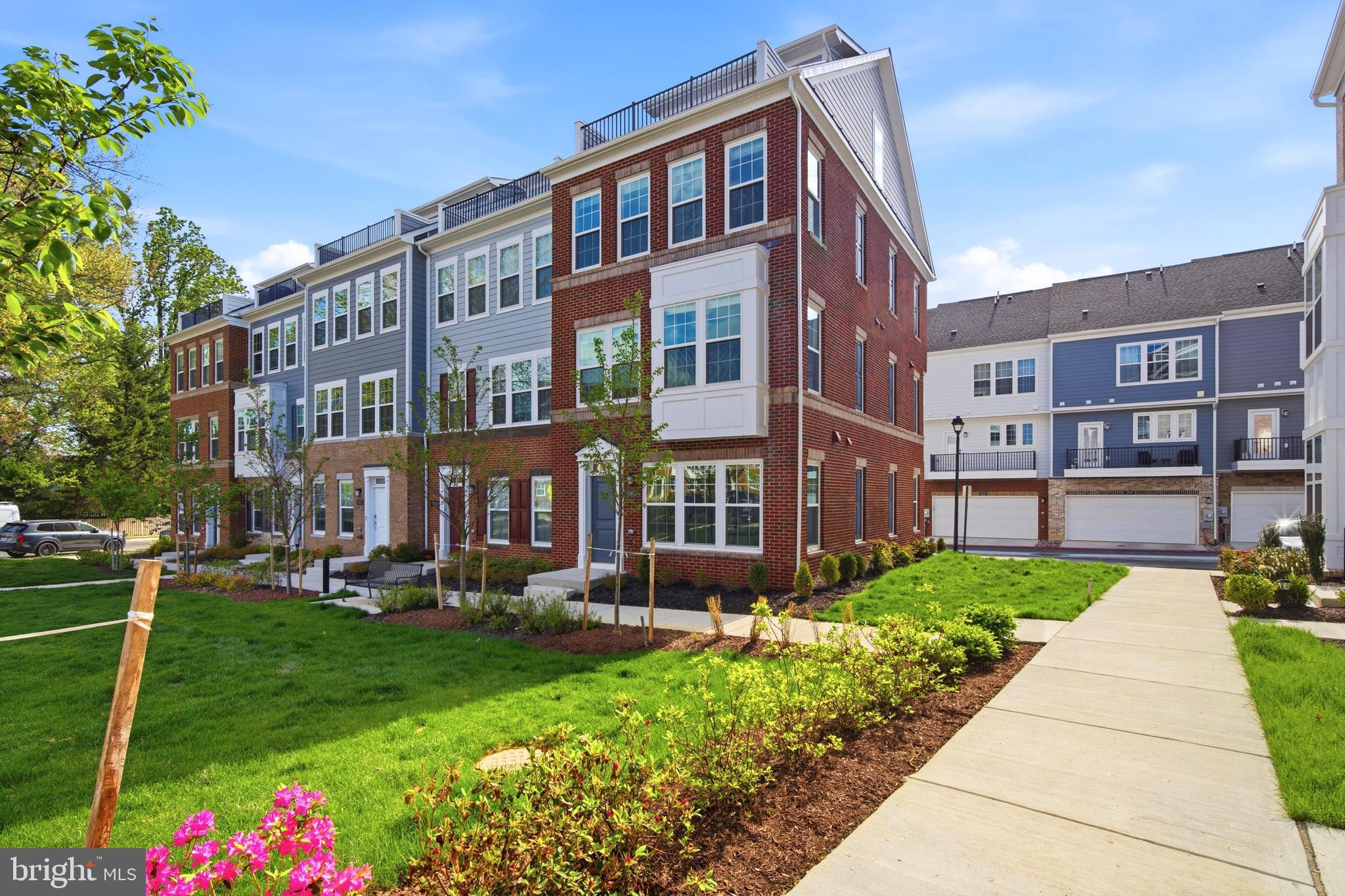 BOULEVARD VI TOWNS - Residential