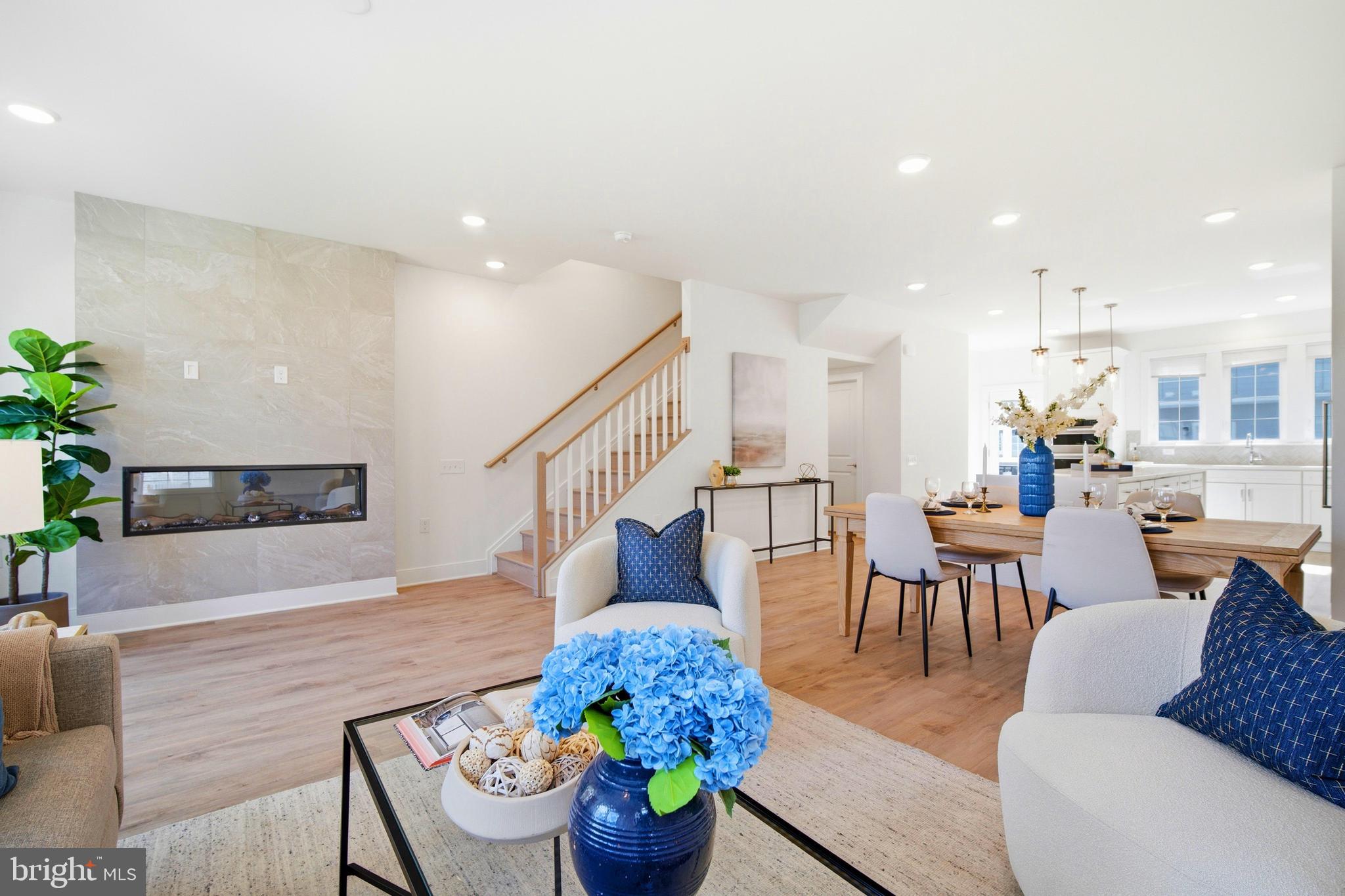 BOULEVARD VI TOWNS - Residential