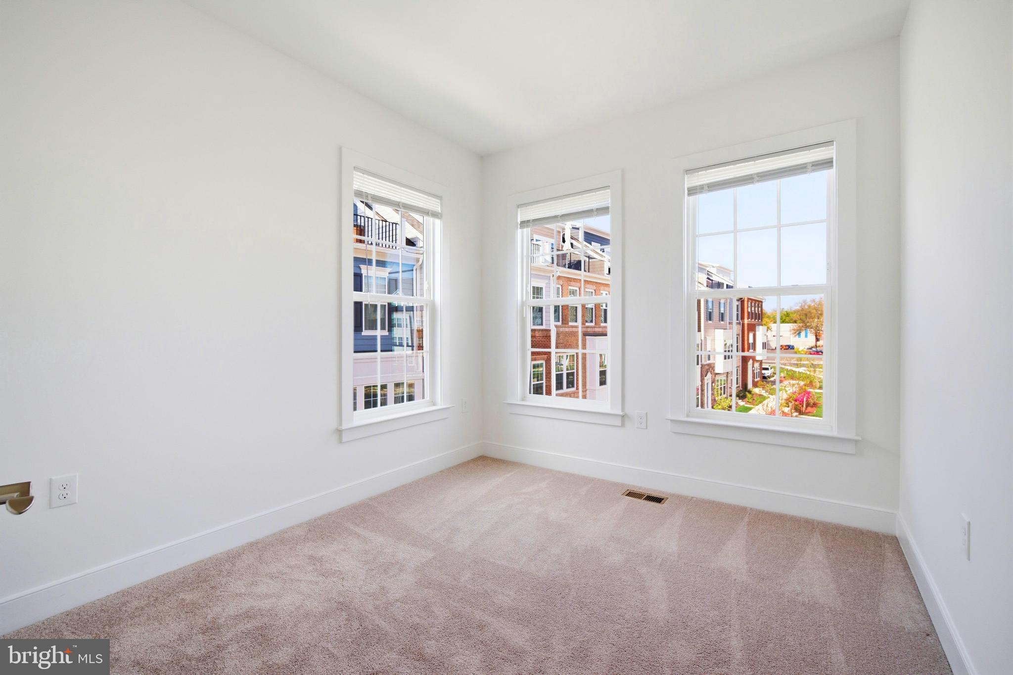 BOULEVARD VI TOWNS - Residential