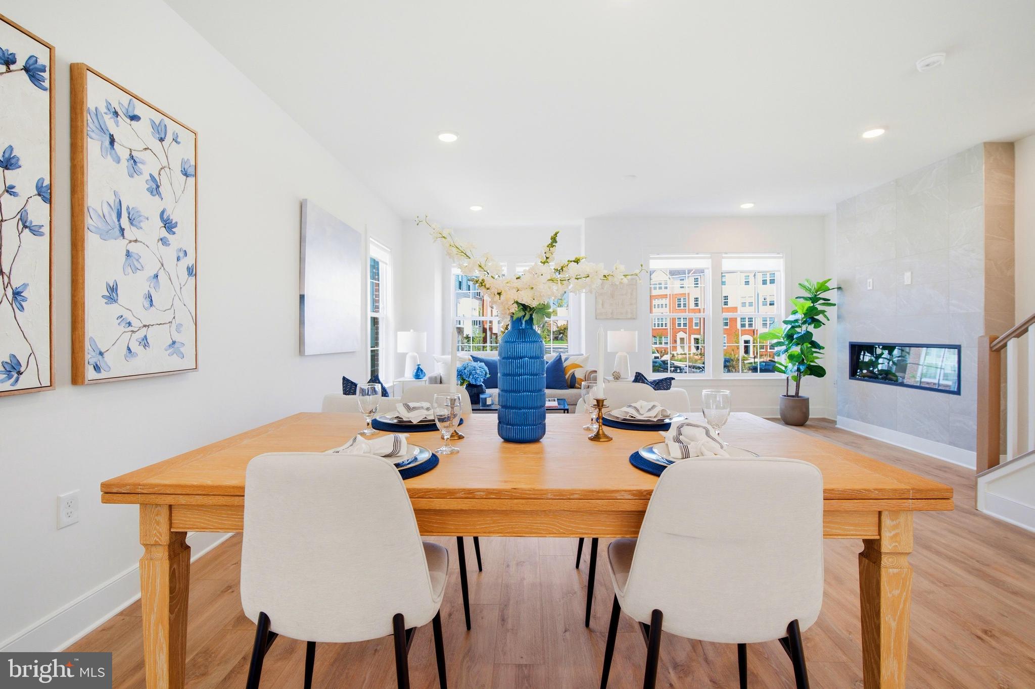 BOULEVARD VI TOWNS - Residential