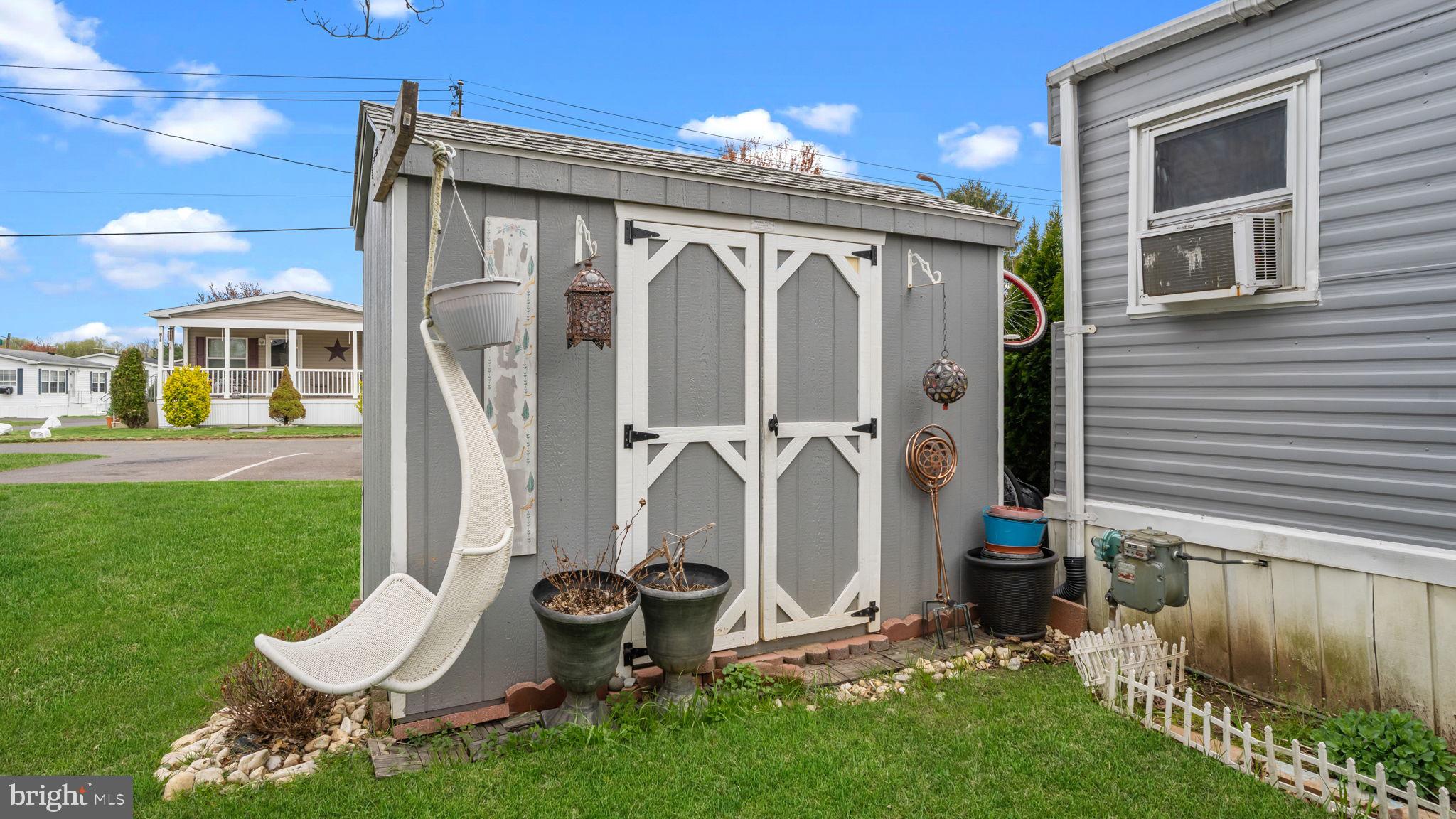 FEASTERVILLE - Residential