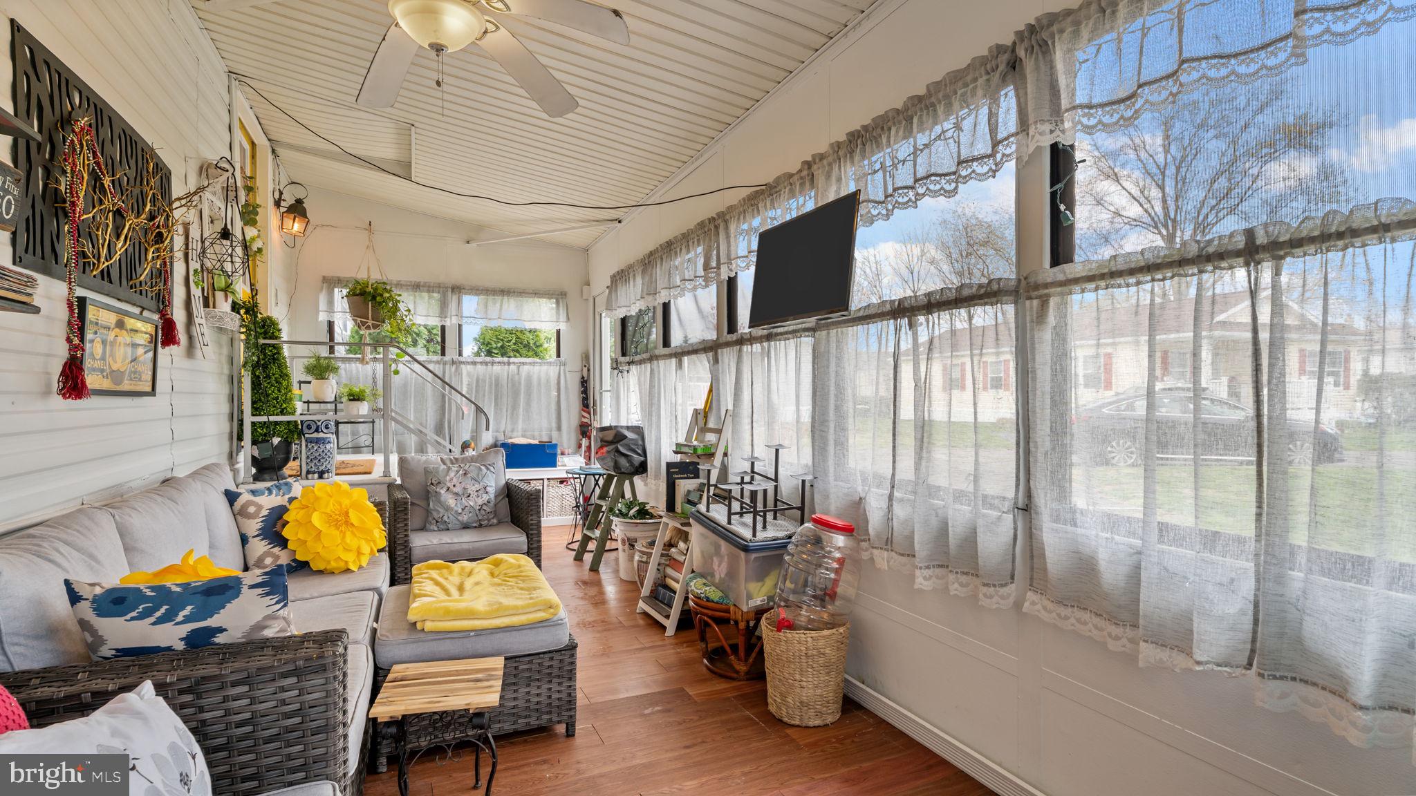 FEASTERVILLE - Residential