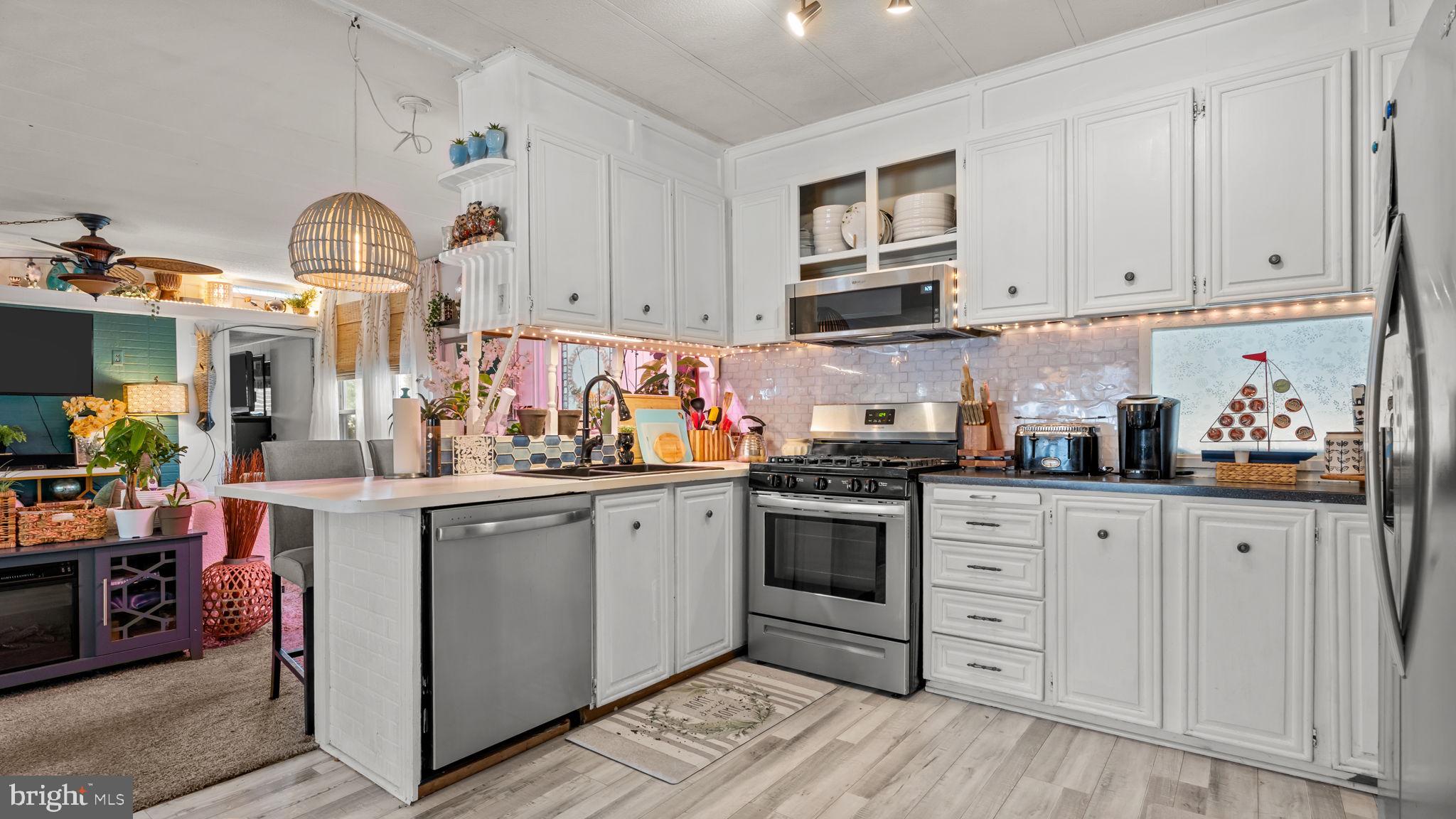 FEASTERVILLE - Residential