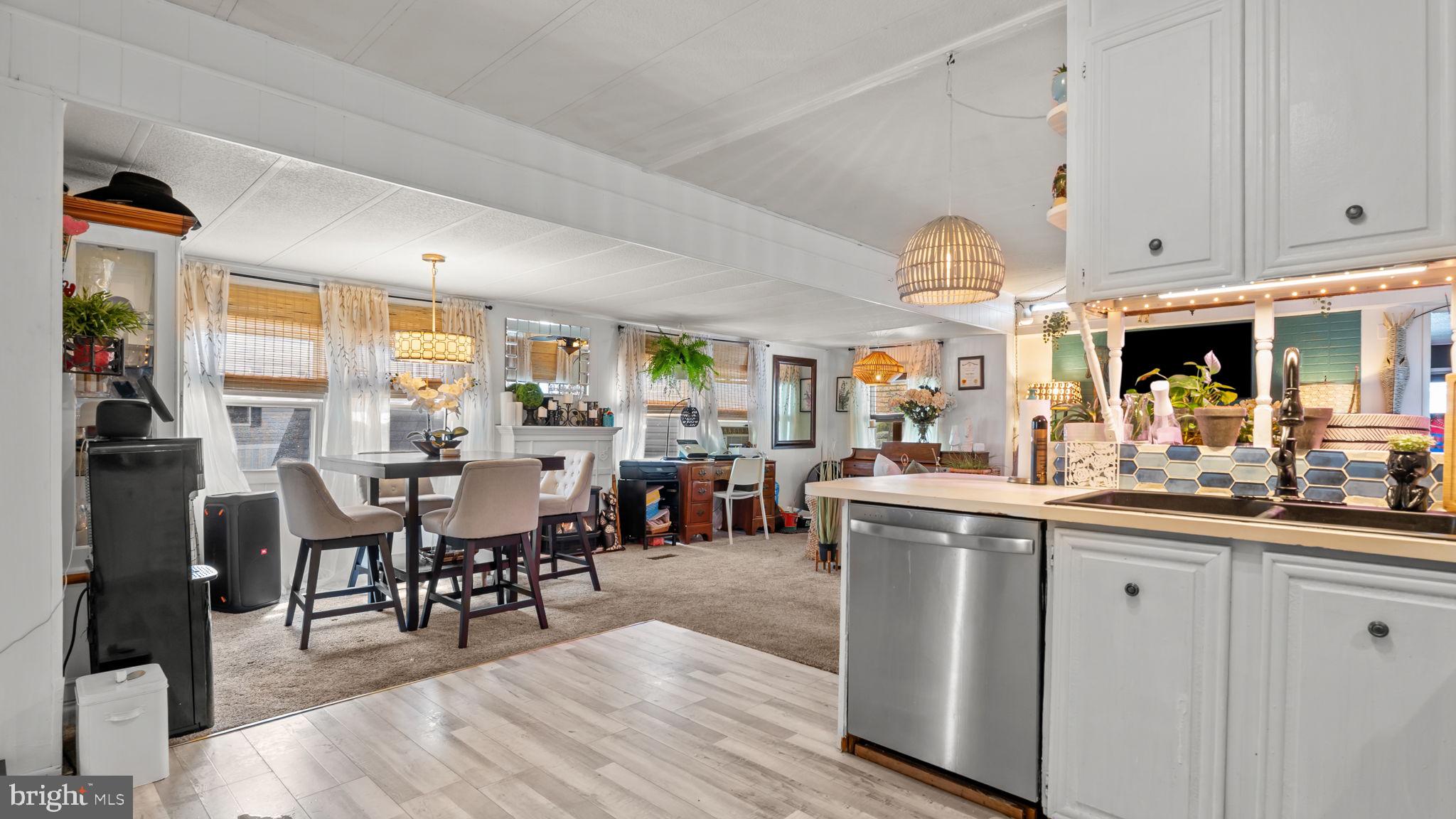 FEASTERVILLE - Residential