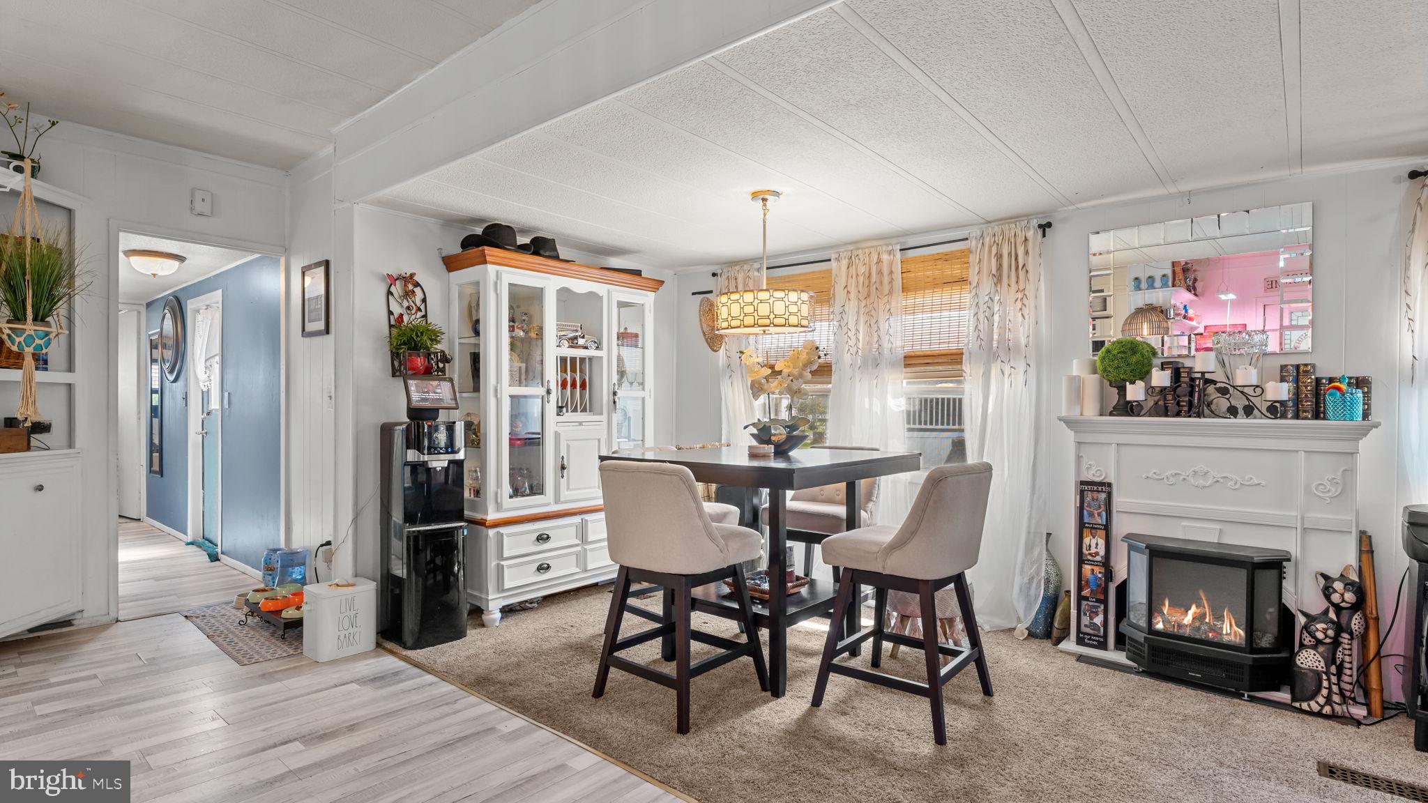 FEASTERVILLE - Residential