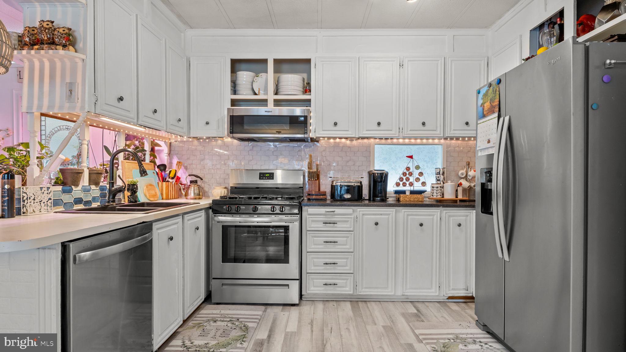 FEASTERVILLE - Residential