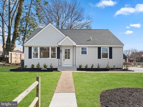 Homes For Sale - 300 W Holly Avenue<br/> OAKLYN, NJ 08107