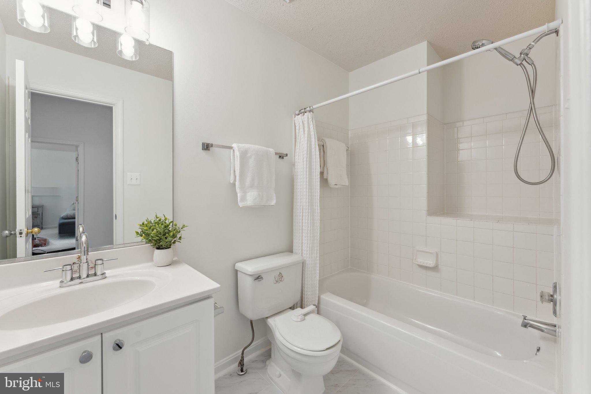 LIFESTYLE AT SULLY STATION - Residential