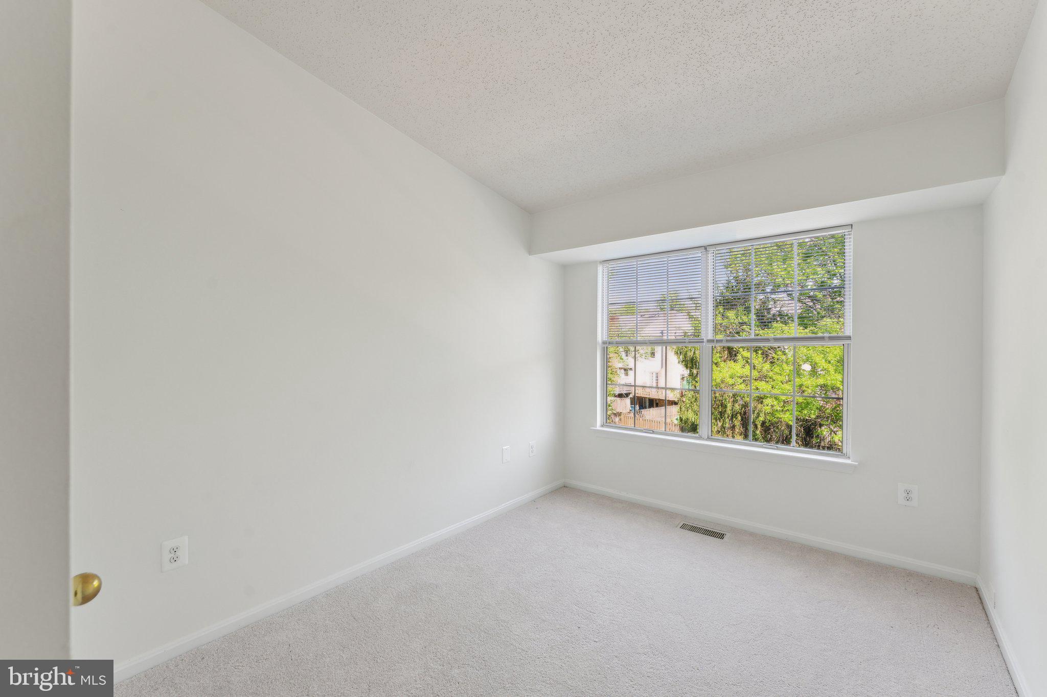 LIFESTYLE AT SULLY STATION - Residential