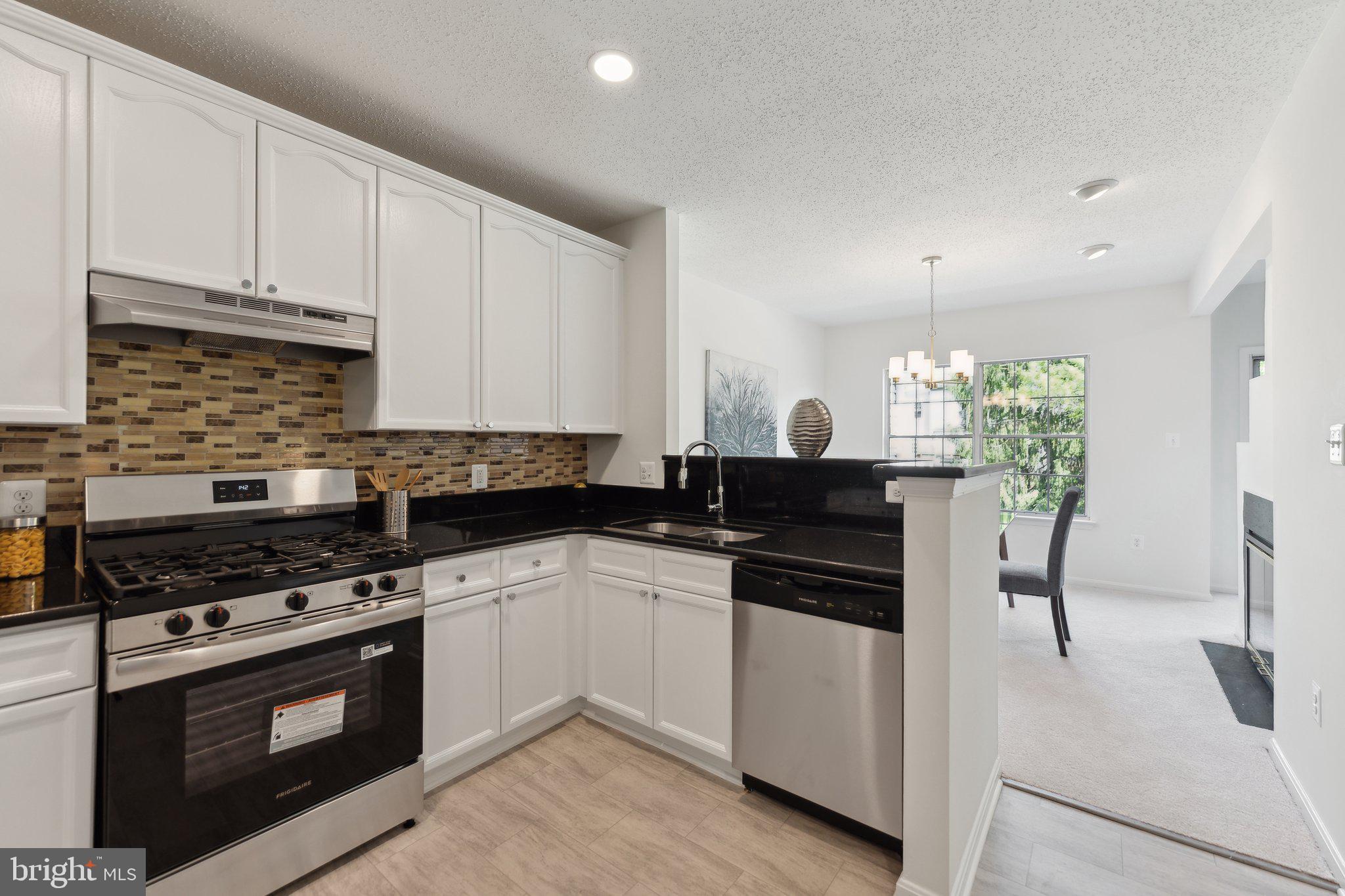 LIFESTYLE AT SULLY STATION - Residential