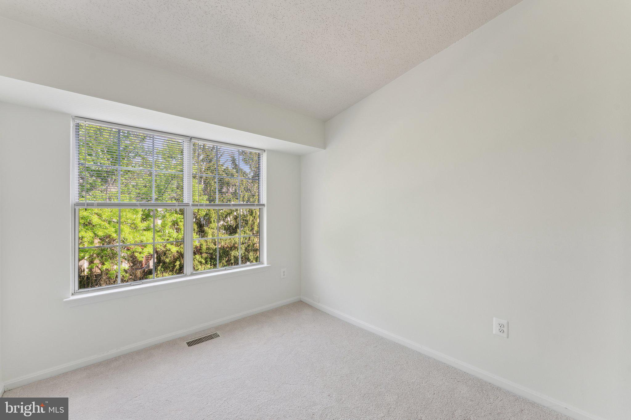 LIFESTYLE AT SULLY STATION - Residential