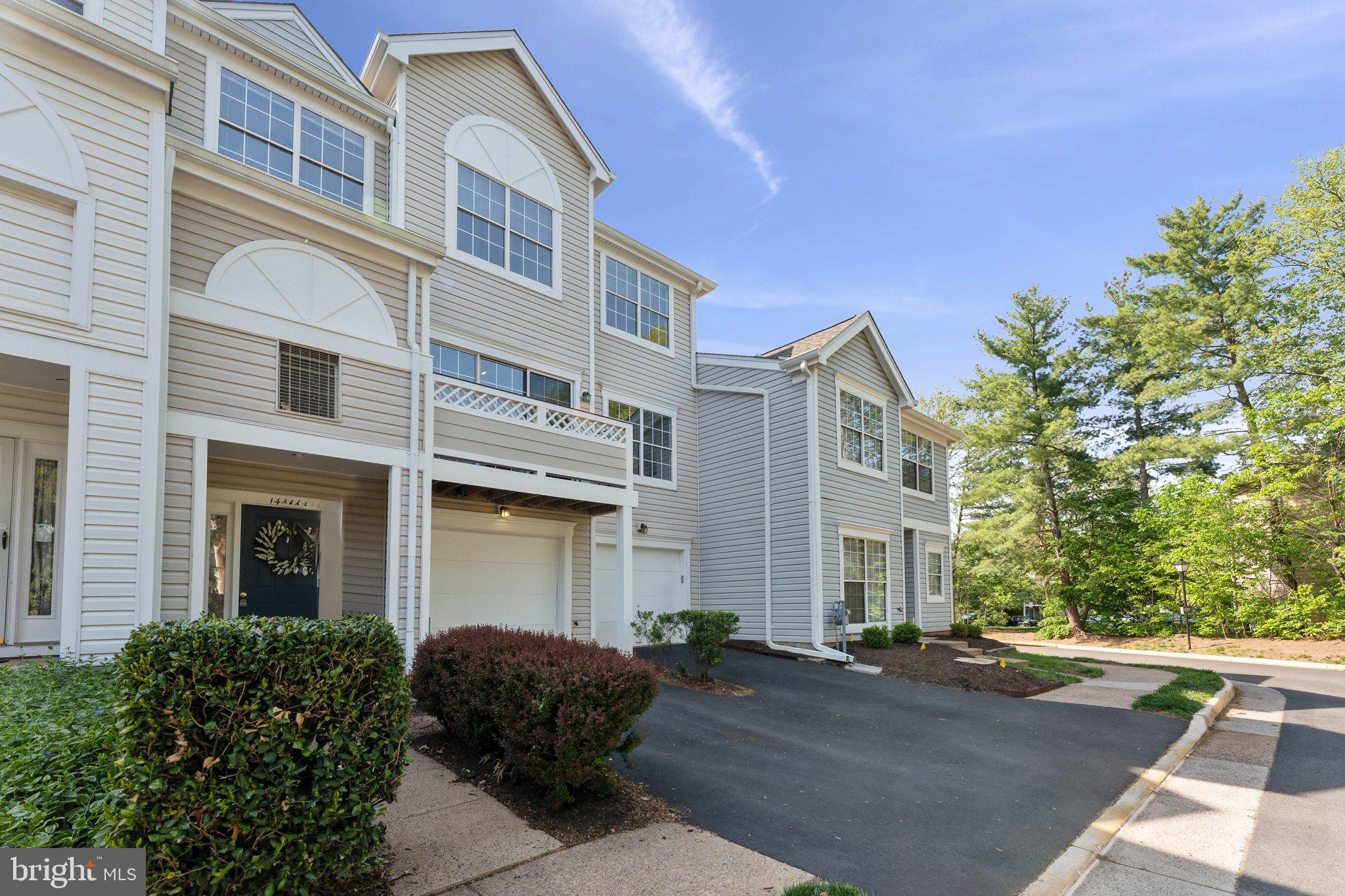 LIFESTYLE AT SULLY STATION - Residential