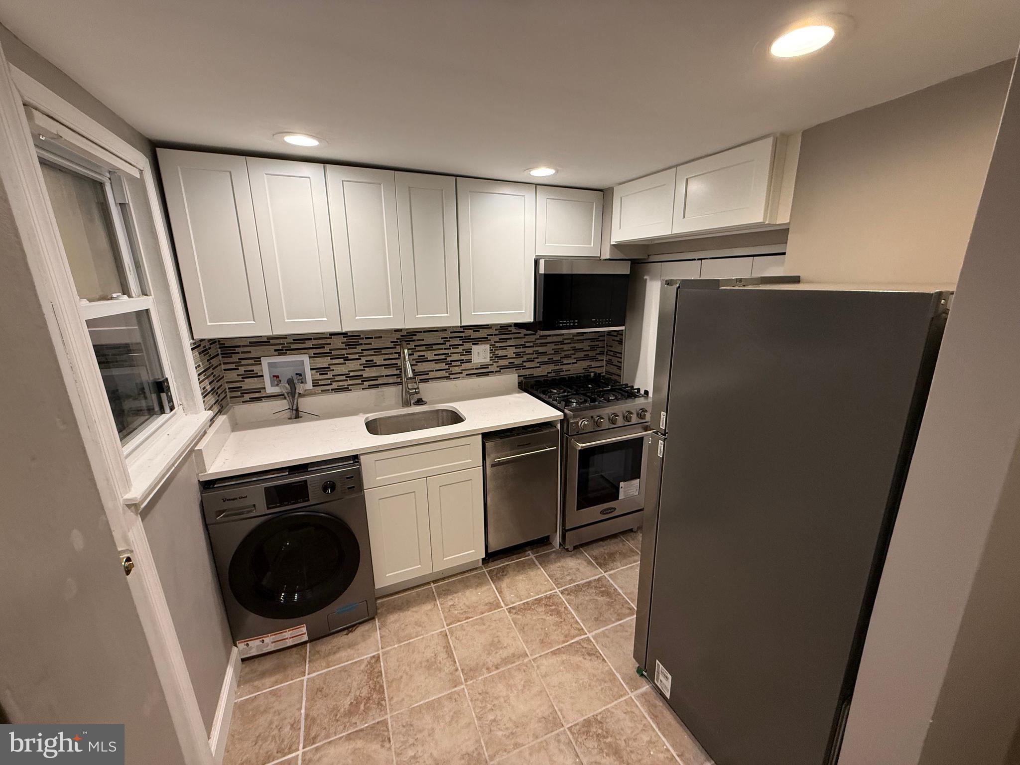 IVERSON COURTS - Residential