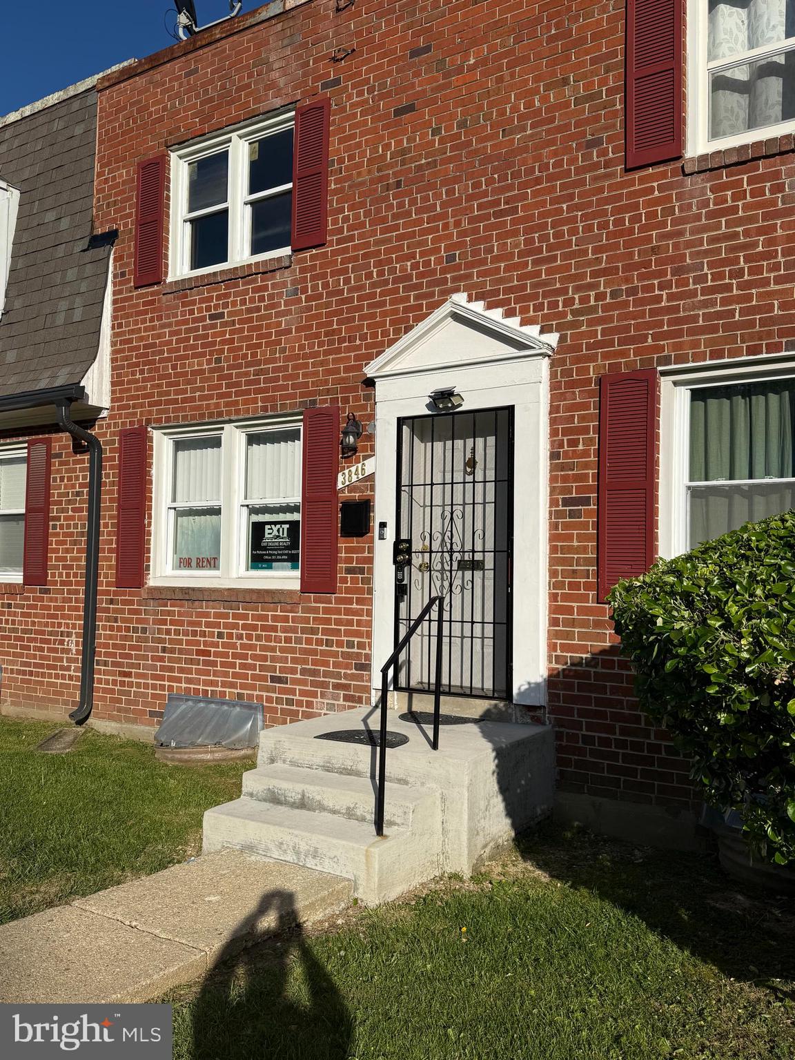 IVERSON COURTS - Residential