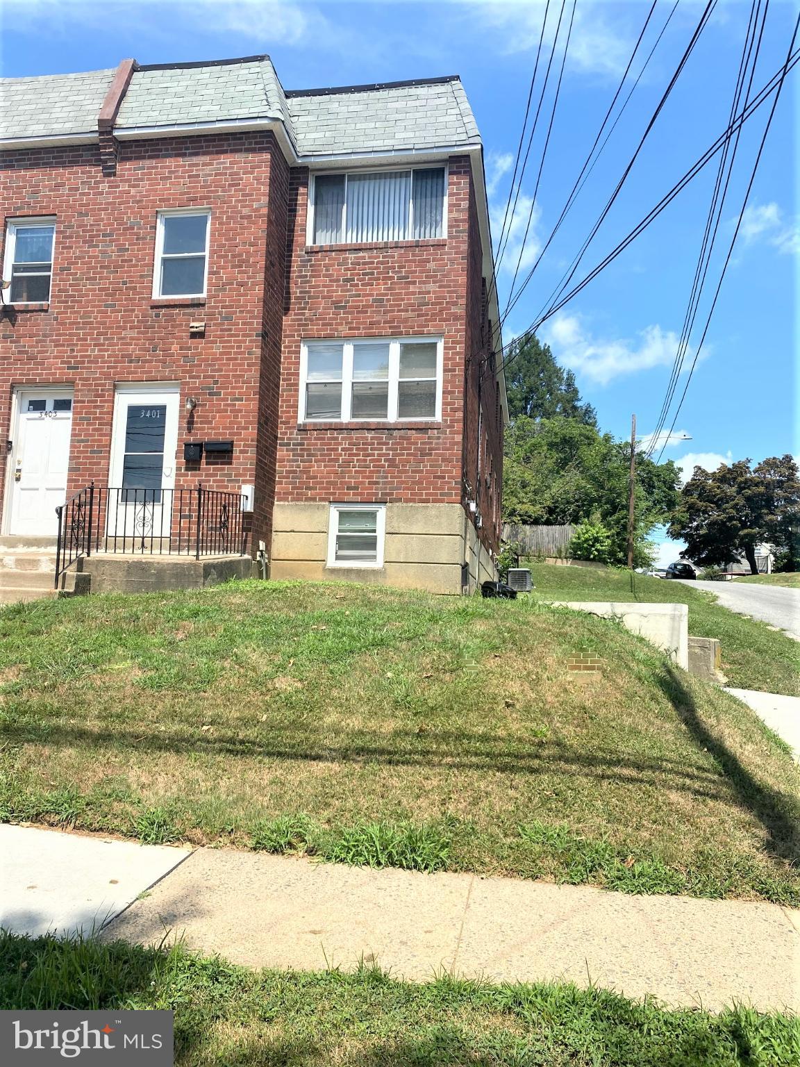 Cozy two-bedroom, one bathroom apartment on the first floor of a nice brick triplex located on a quiet, well-kept street. Very cheery with lots of natural light. Great neighborhood. Excellent location within walking distance of grocery stores and shopping. (First Floor Only)
For appointments or applications, please contact Denise at 484-575-1776 and mention that you found the place through Gabriel. Must have verifiable income and good credit. Professionally managed by Headwater Properties, LLC