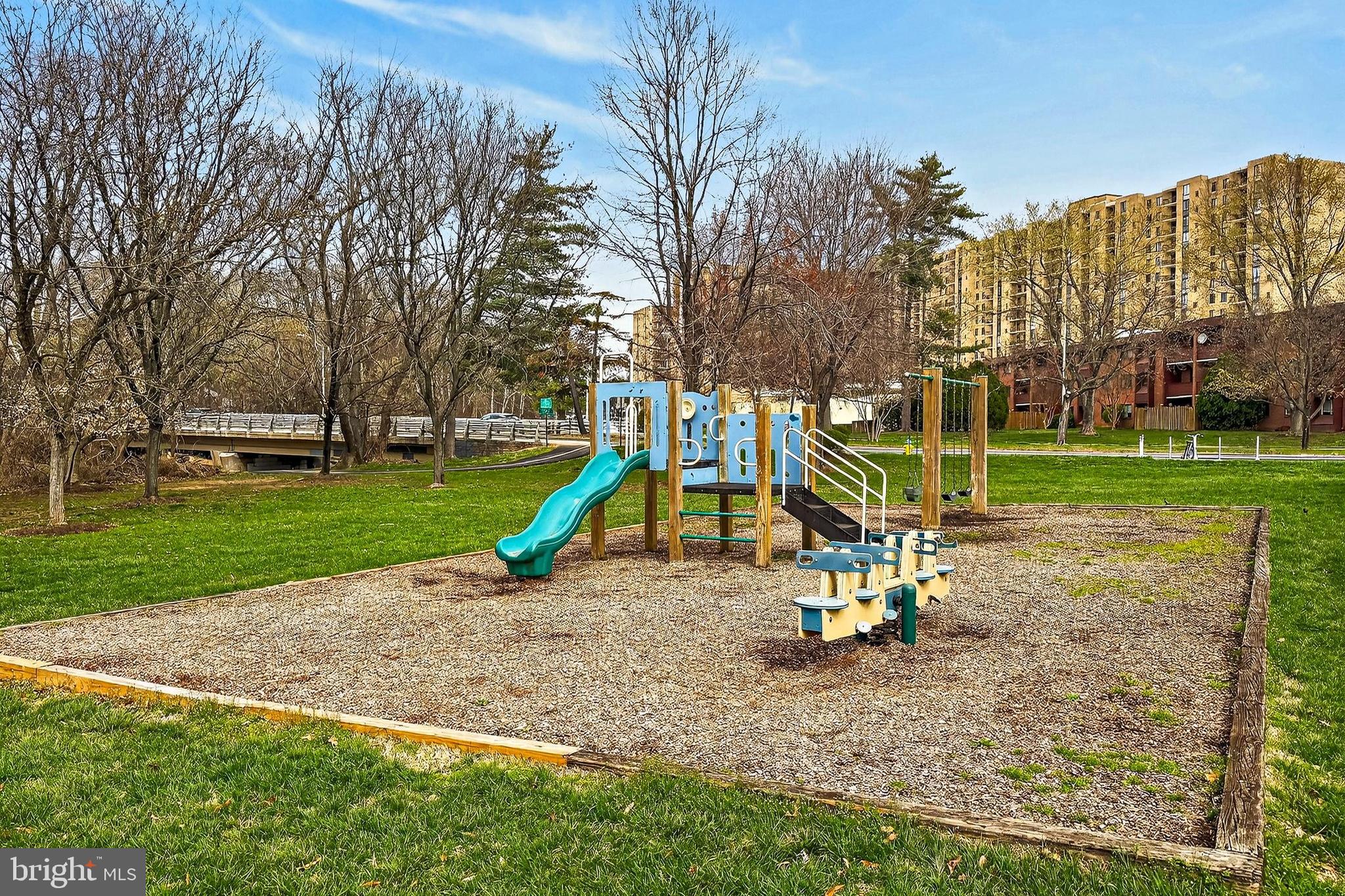 GEORGE MASON VILLAGE - Residential