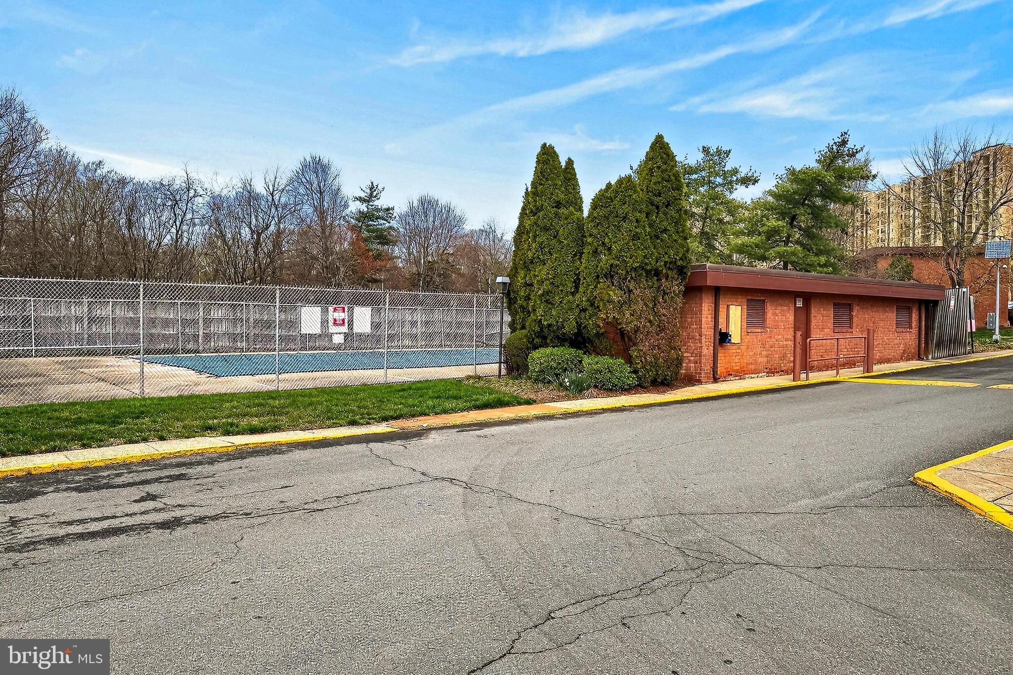 GEORGE MASON VILLAGE - Residential