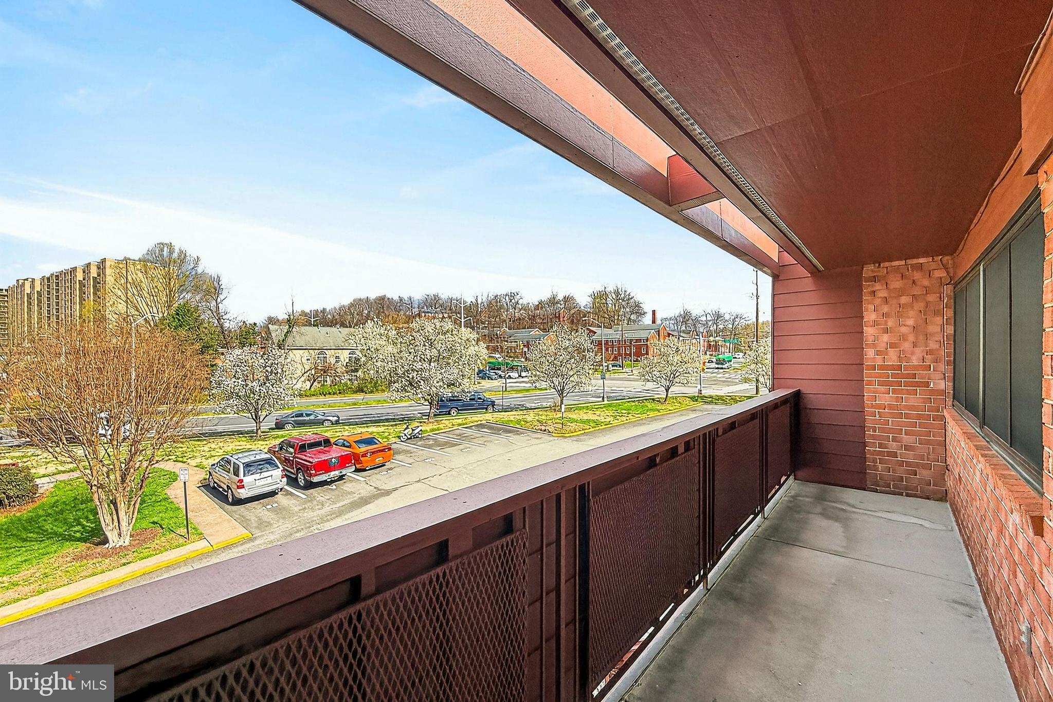 GEORGE MASON VILLAGE - Residential