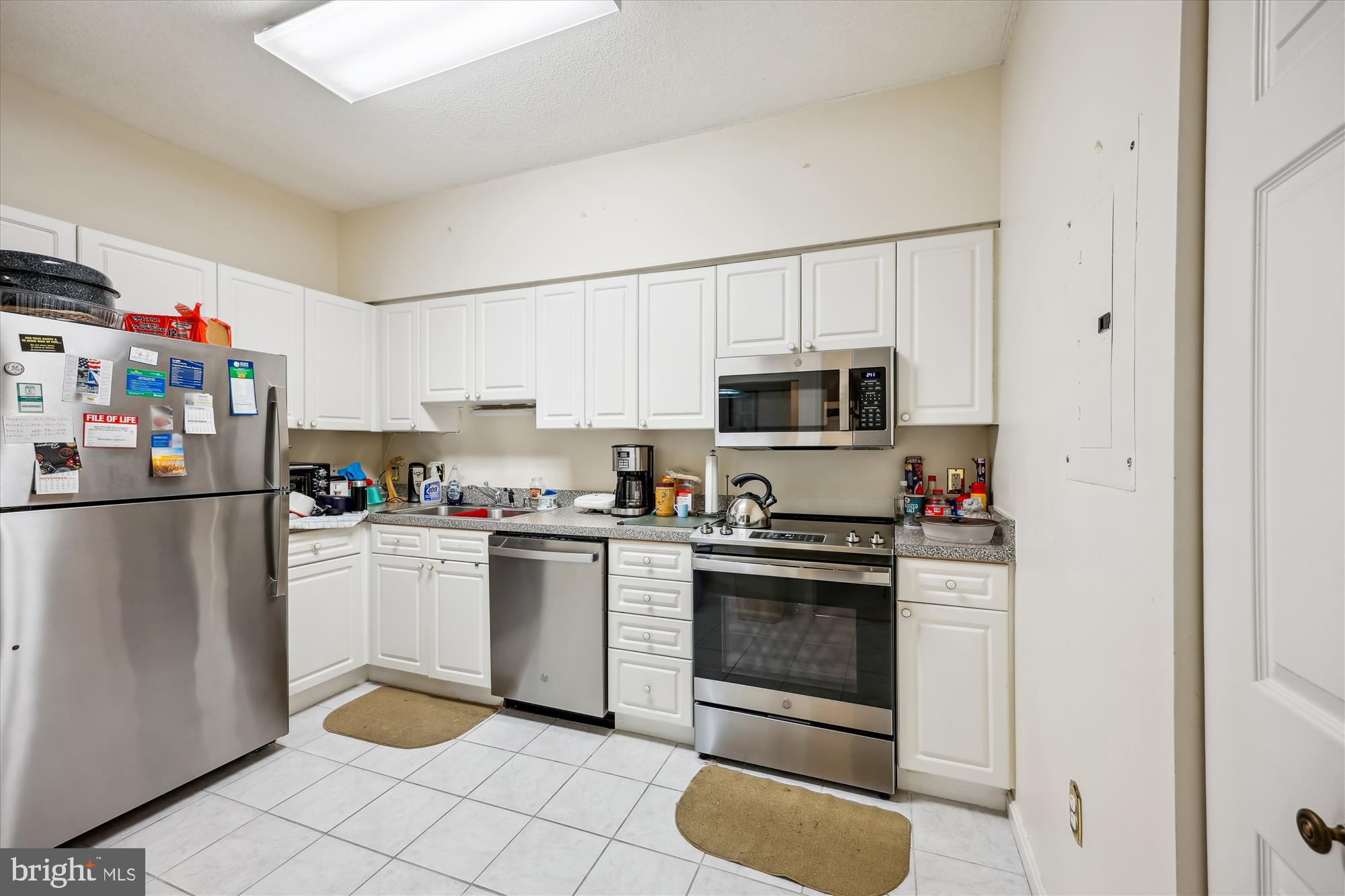 TURNBERRY COURTS AT LEIS - Residential