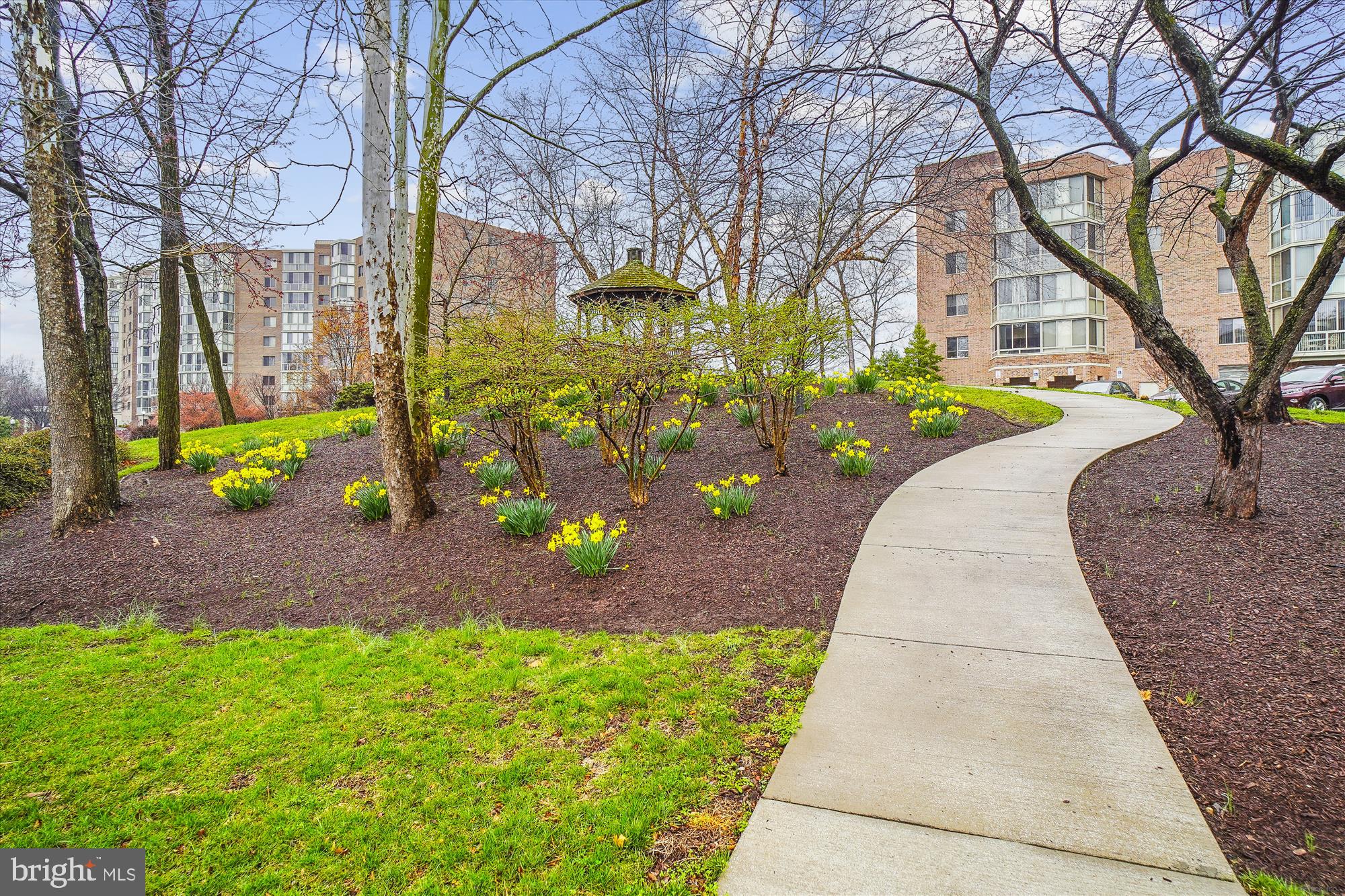 TURNBERRY COURTS AT LEIS - Residential