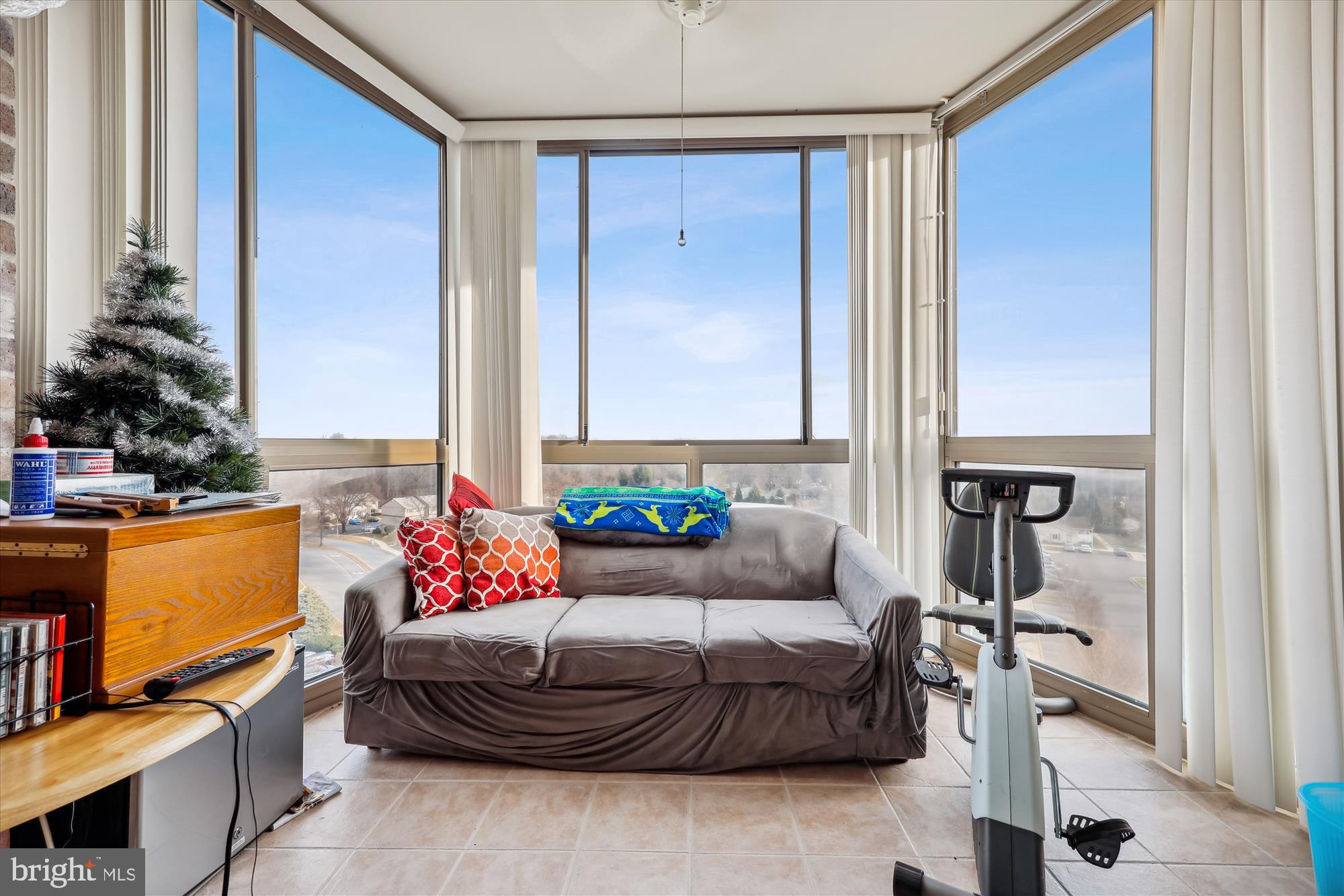 TURNBERRY COURTS AT LEIS - Residential