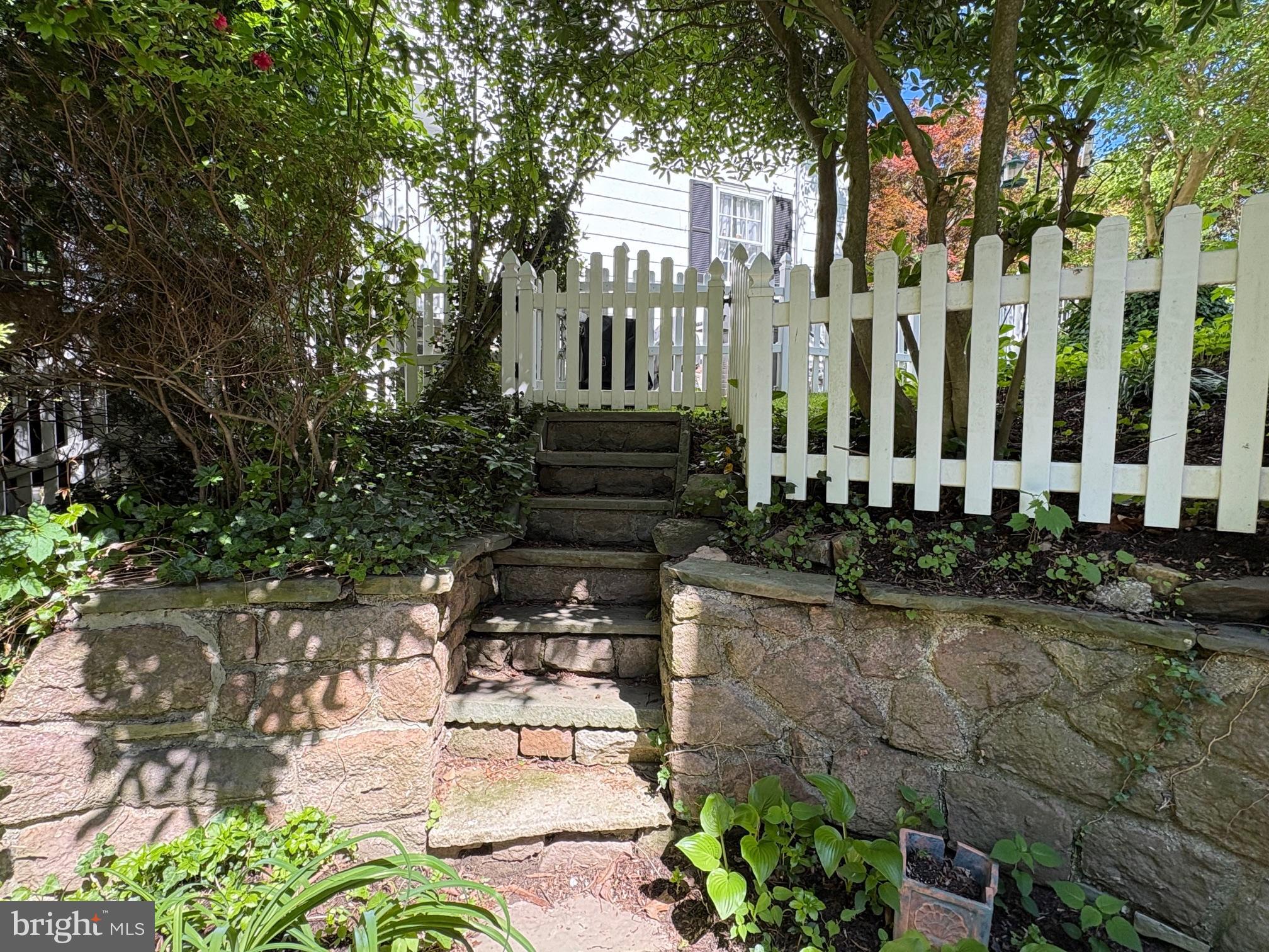 OLD WYNCOTE - Residential