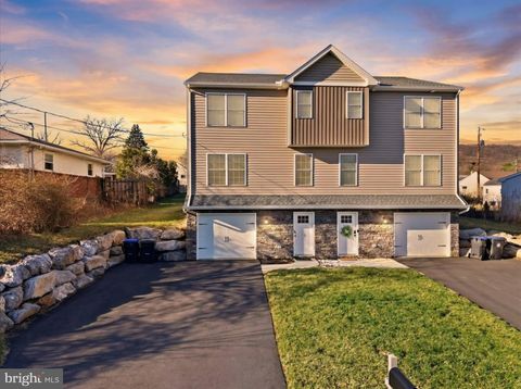 Townhouse For Sale - 839 E Lynnwood Street<br/> ALLENTOWN, PA 18103