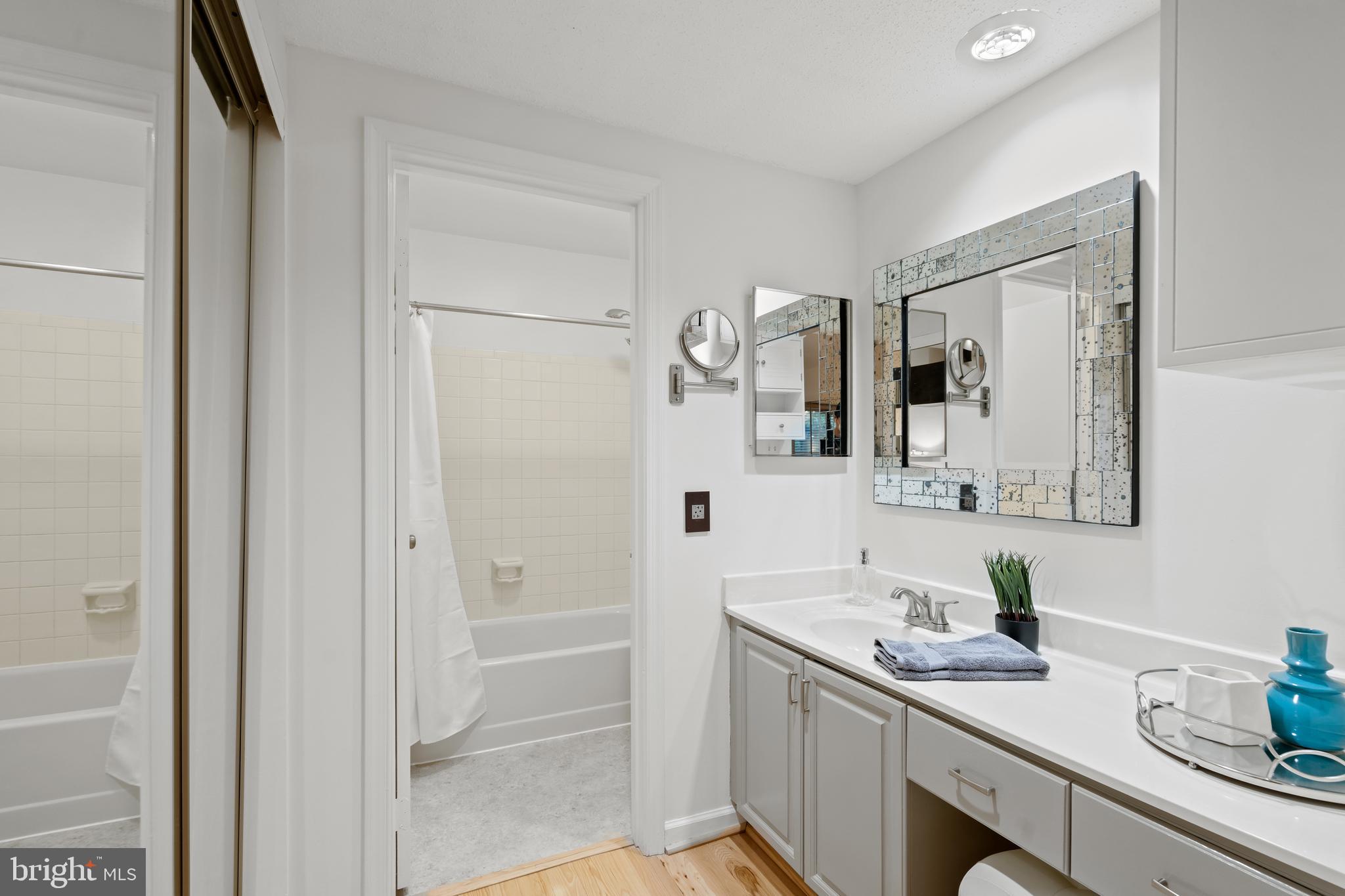 THE COVE - Residential