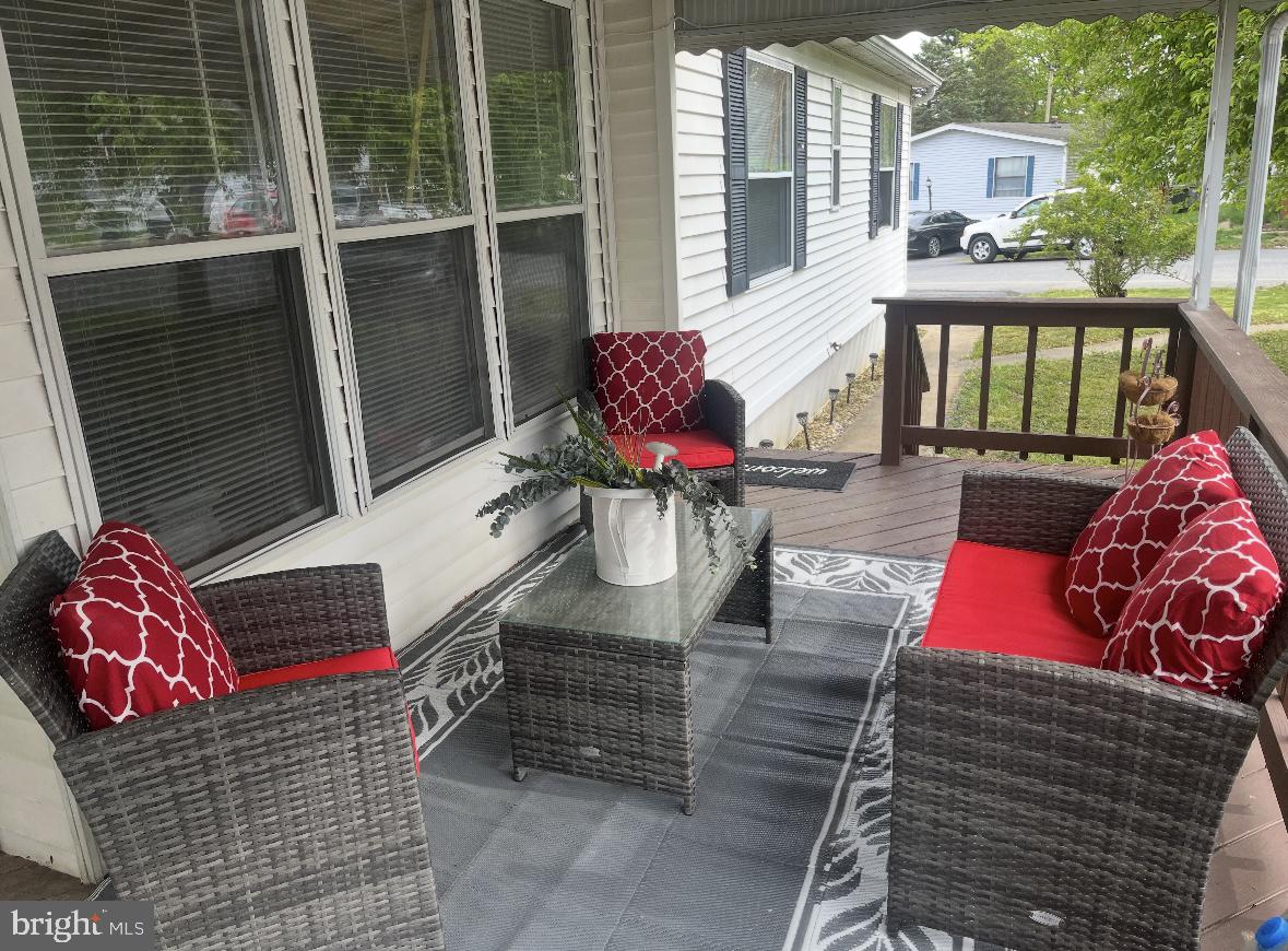 102 ARROWWOOD COURT