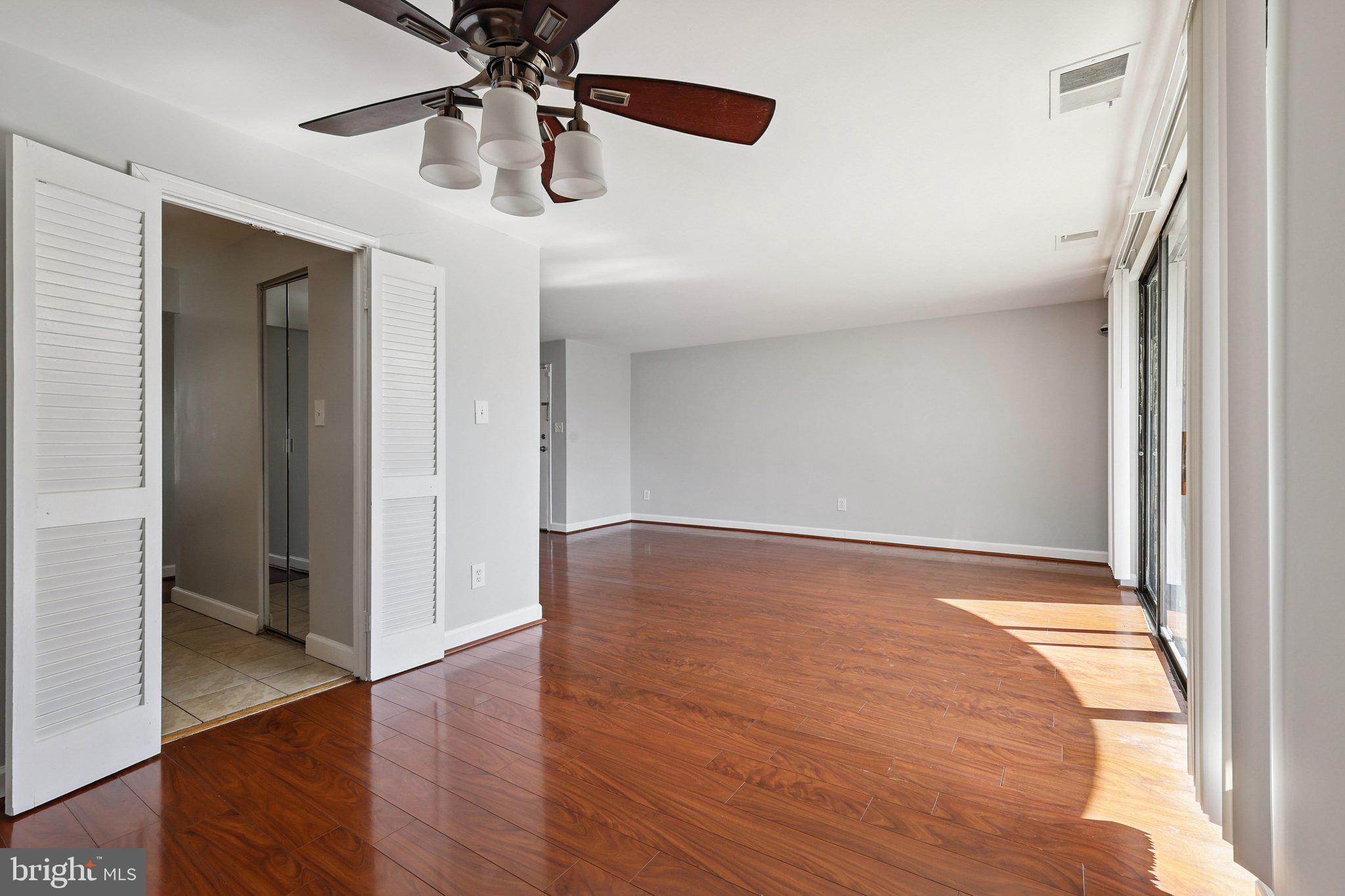 HUNTLEY SQUARE CONDOMINIUMS - Residential