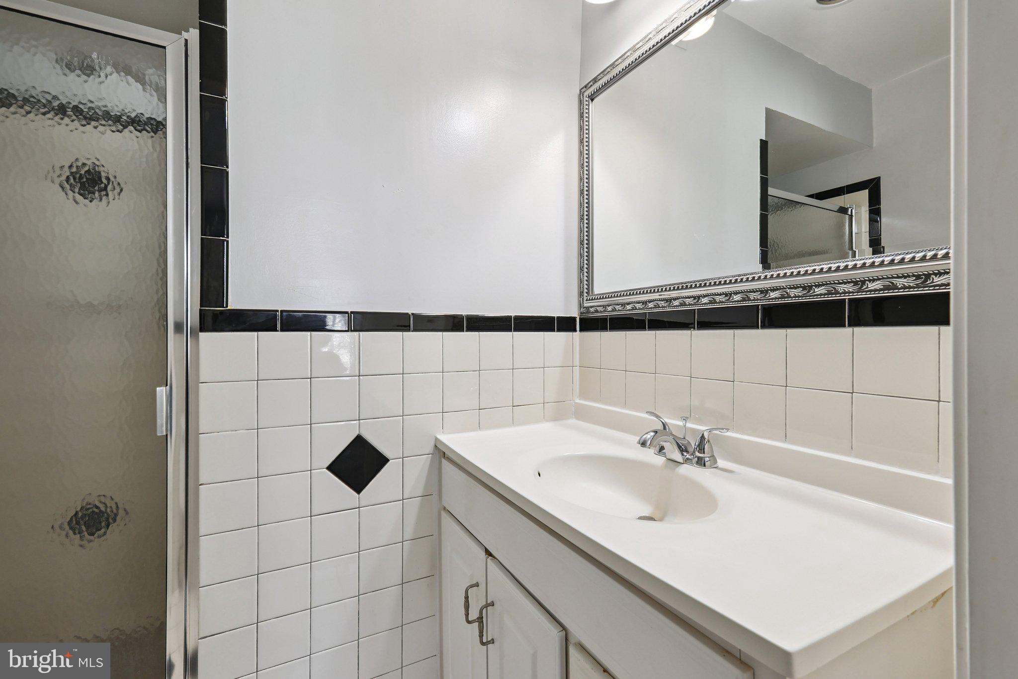 HUNTLEY SQUARE CONDOMINIUMS - Residential