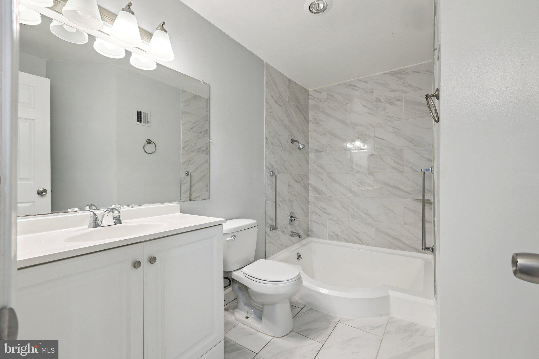 HUNTLEY SQUARE CONDOMINIUMS - Residential