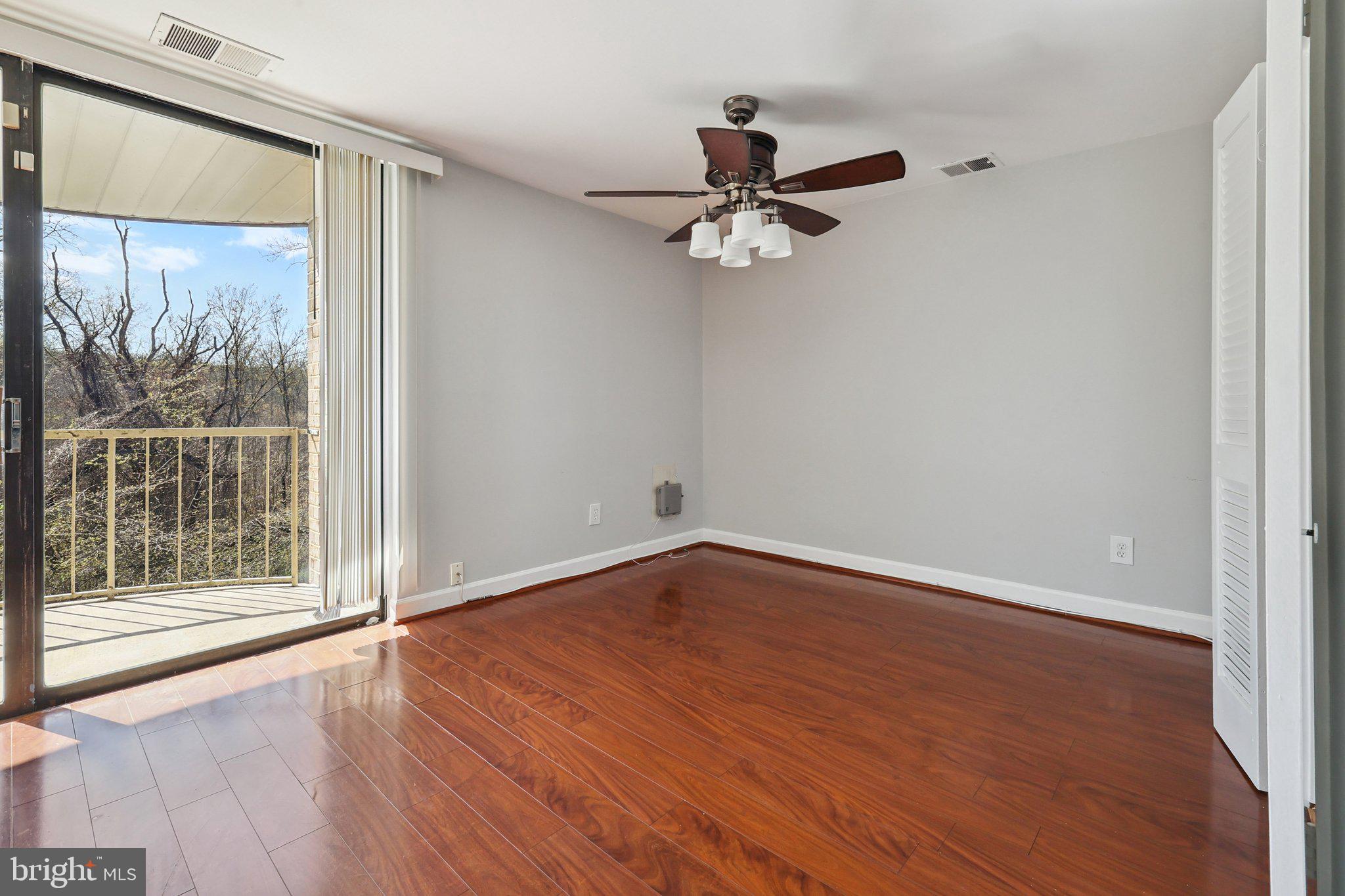 HUNTLEY SQUARE CONDOMINIUMS - Residential