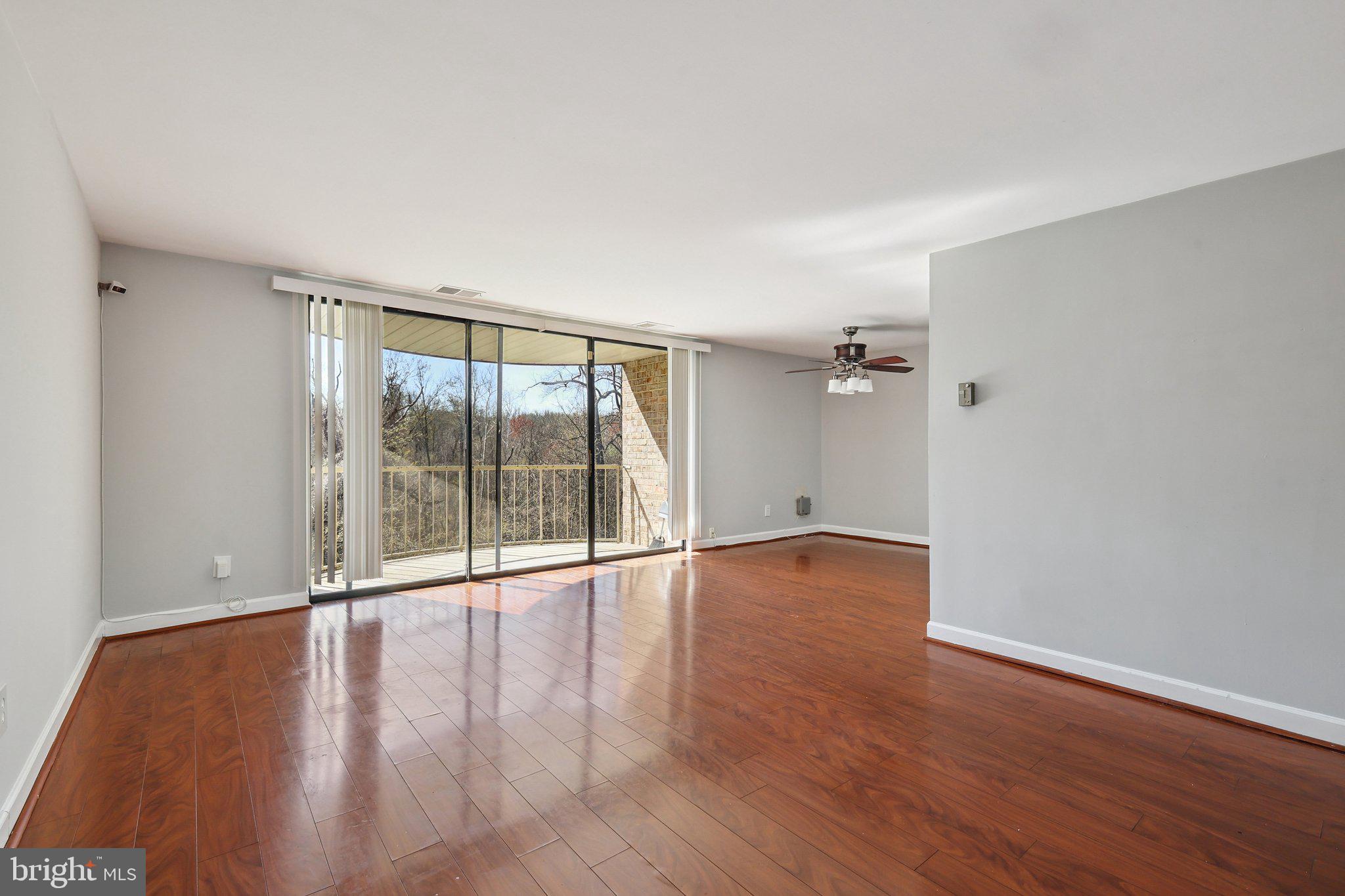 HUNTLEY SQUARE CONDOMINIUMS - Residential