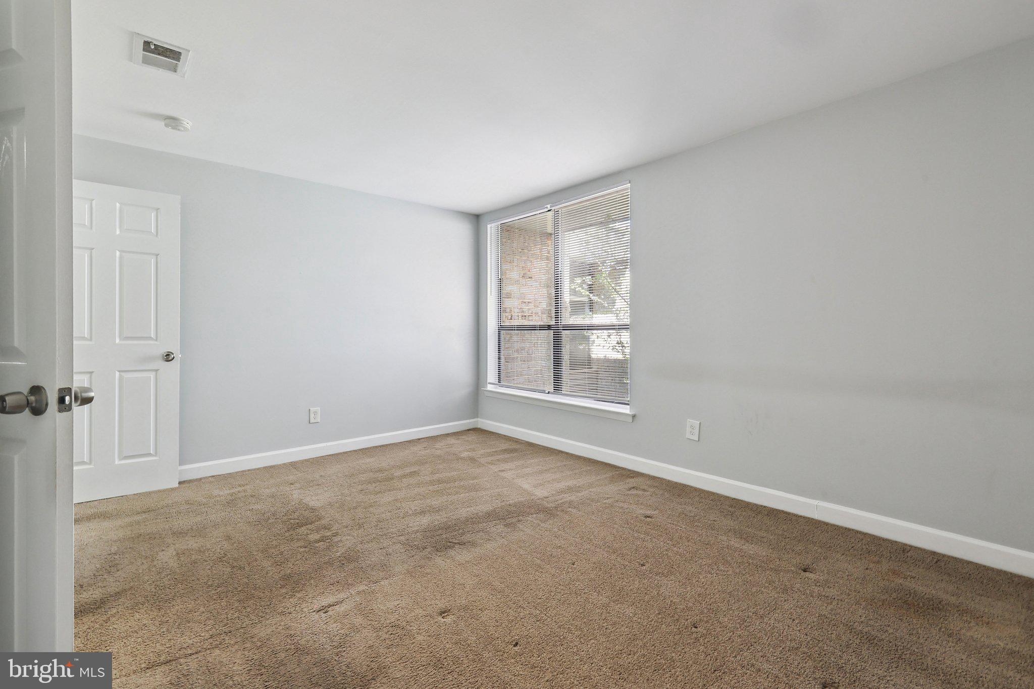 HUNTLEY SQUARE CONDOMINIUMS - Residential