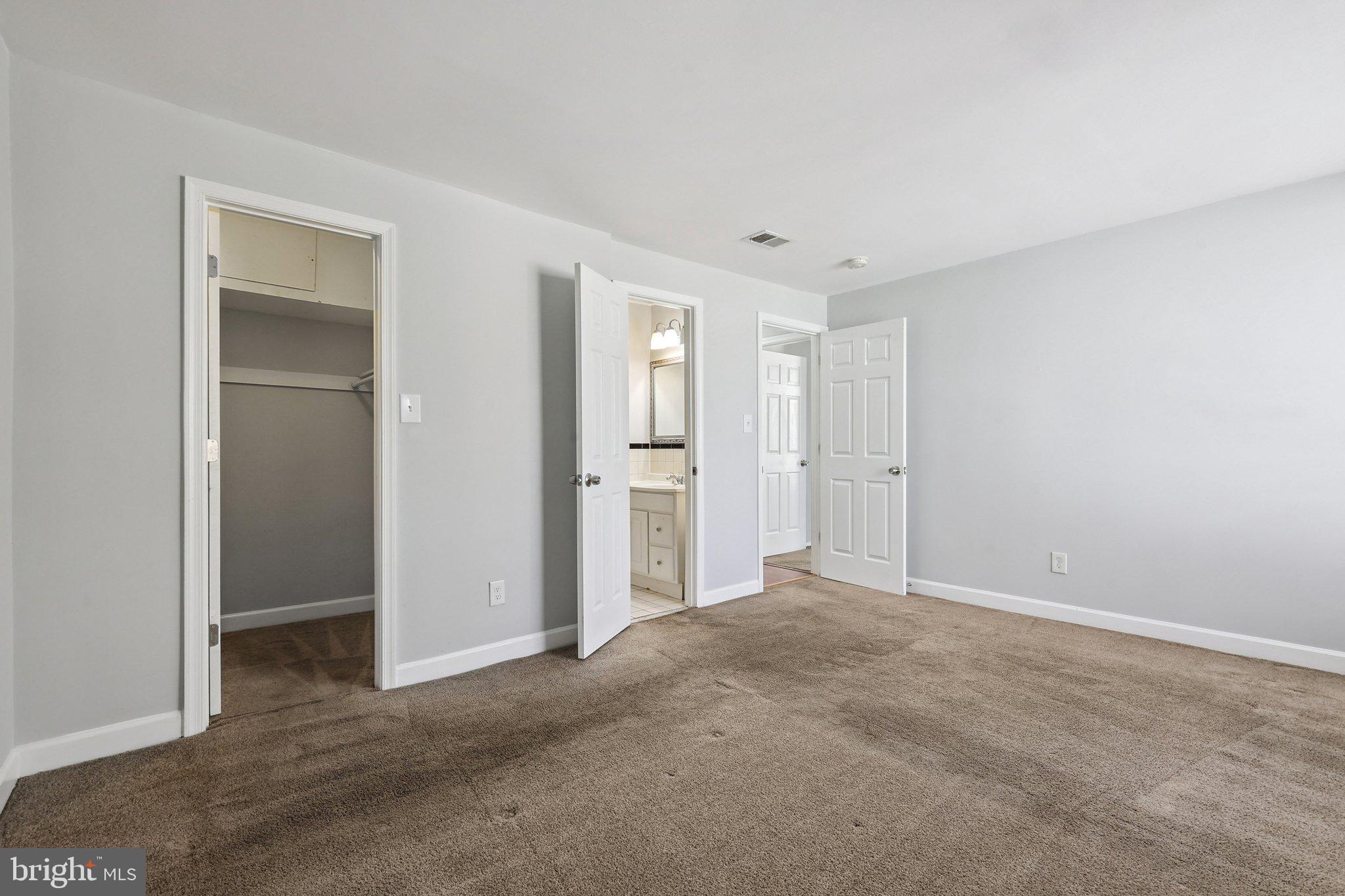 HUNTLEY SQUARE CONDOMINIUMS - Residential