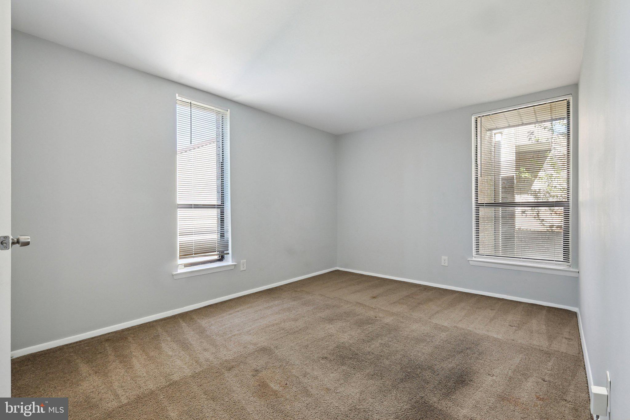 HUNTLEY SQUARE CONDOMINIUMS - Residential