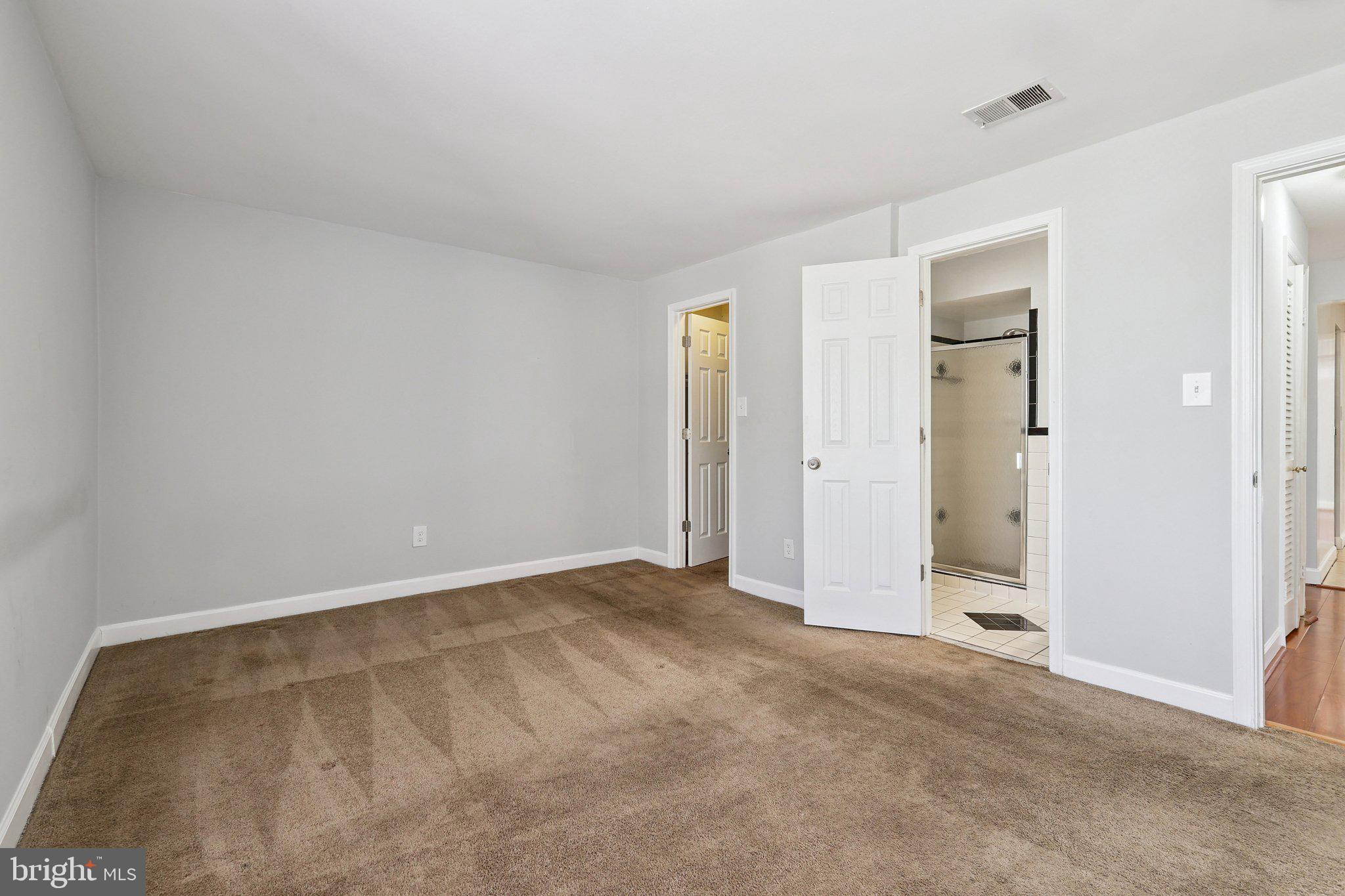 HUNTLEY SQUARE CONDOMINIUMS - Residential