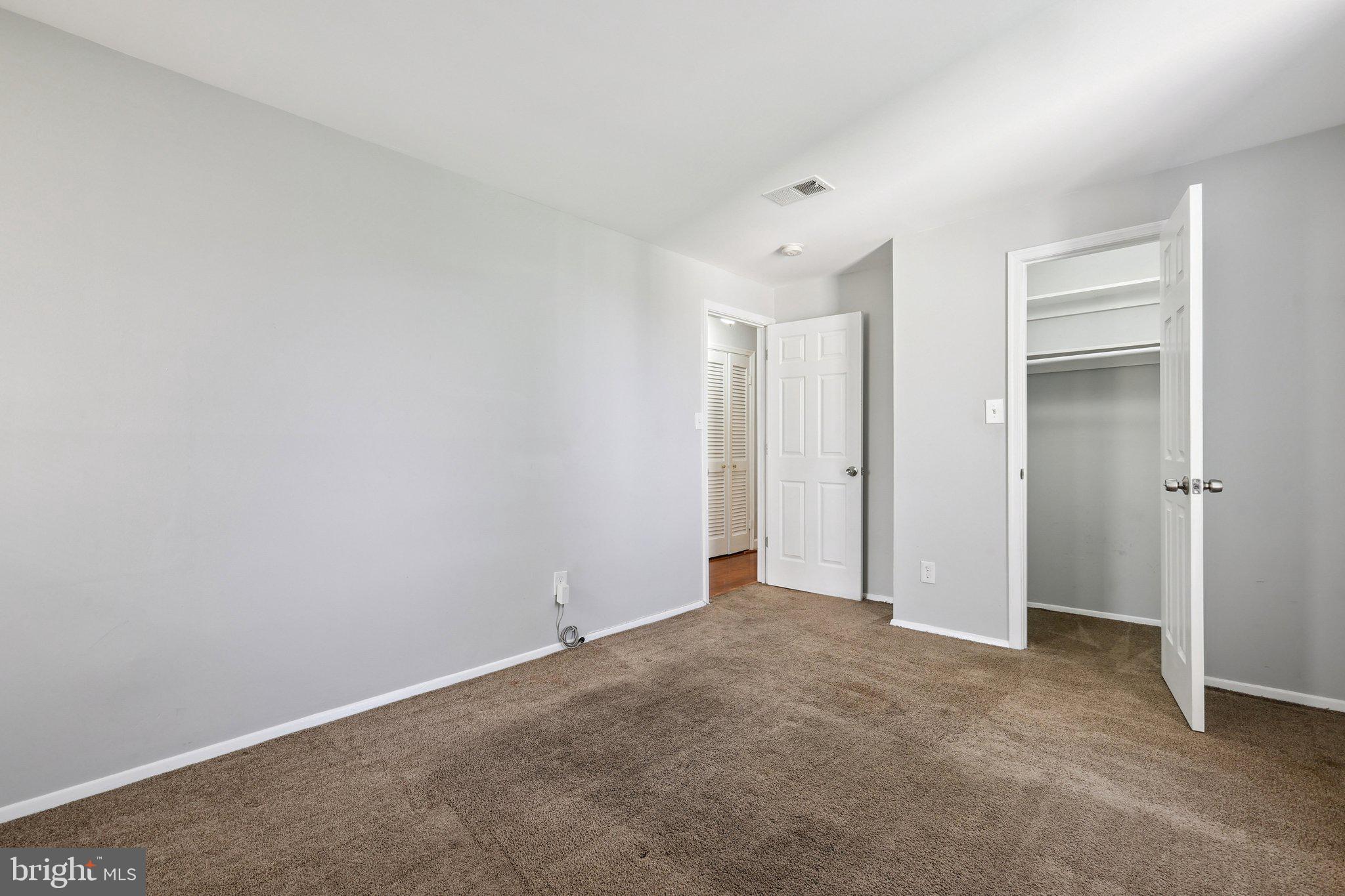 HUNTLEY SQUARE CONDOMINIUMS - Residential