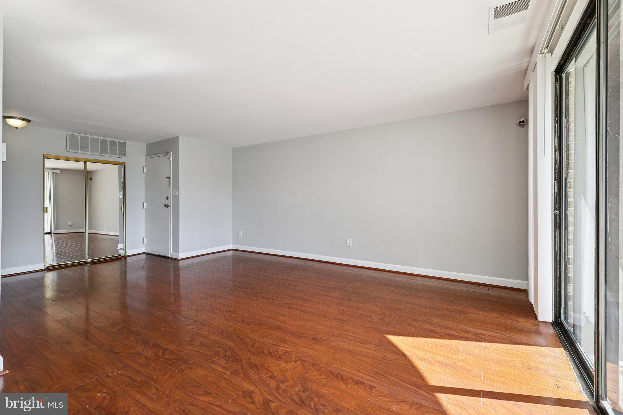 HUNTLEY SQUARE CONDOMINIUMS - Residential