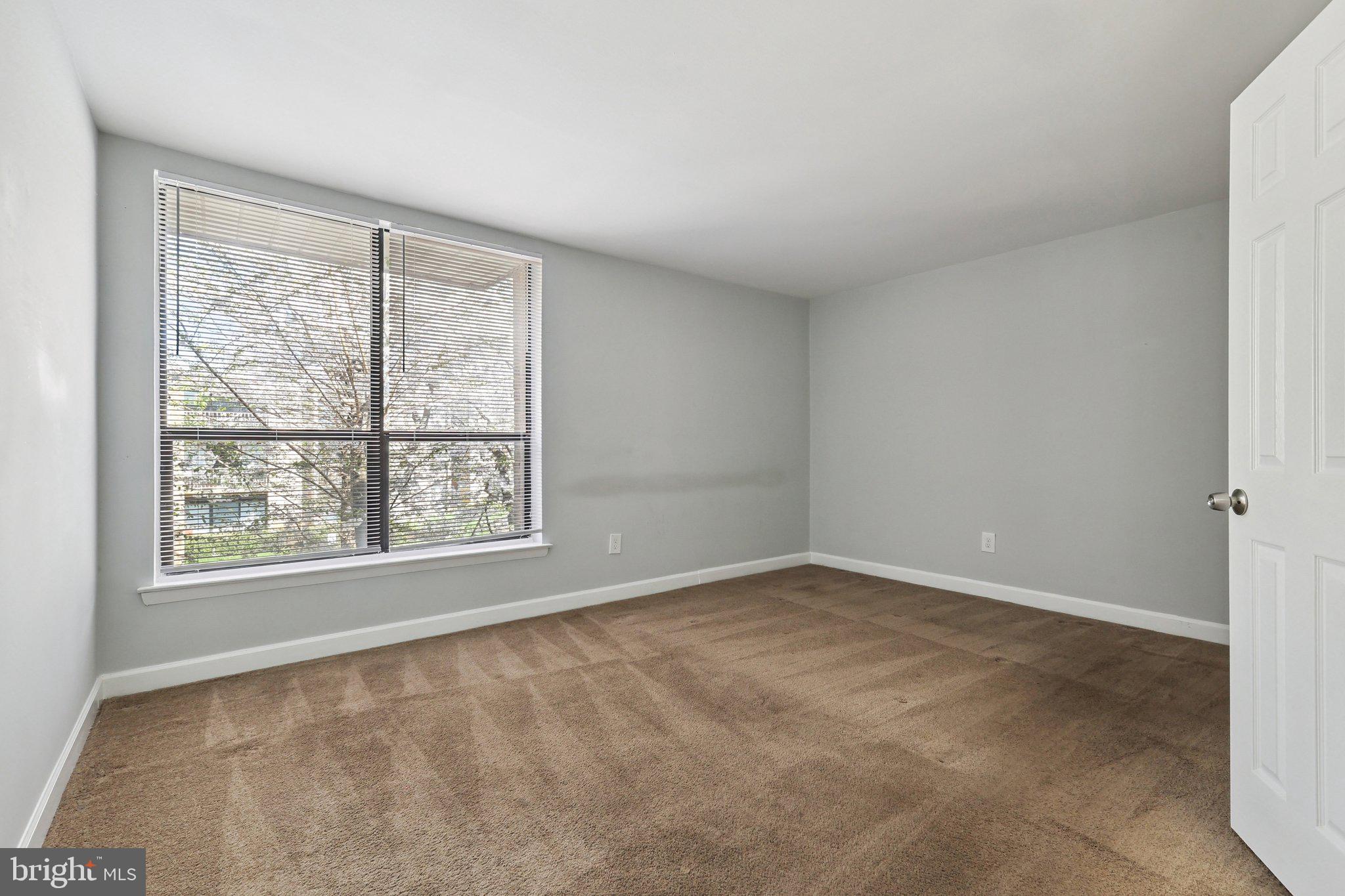 HUNTLEY SQUARE CONDOMINIUMS - Residential