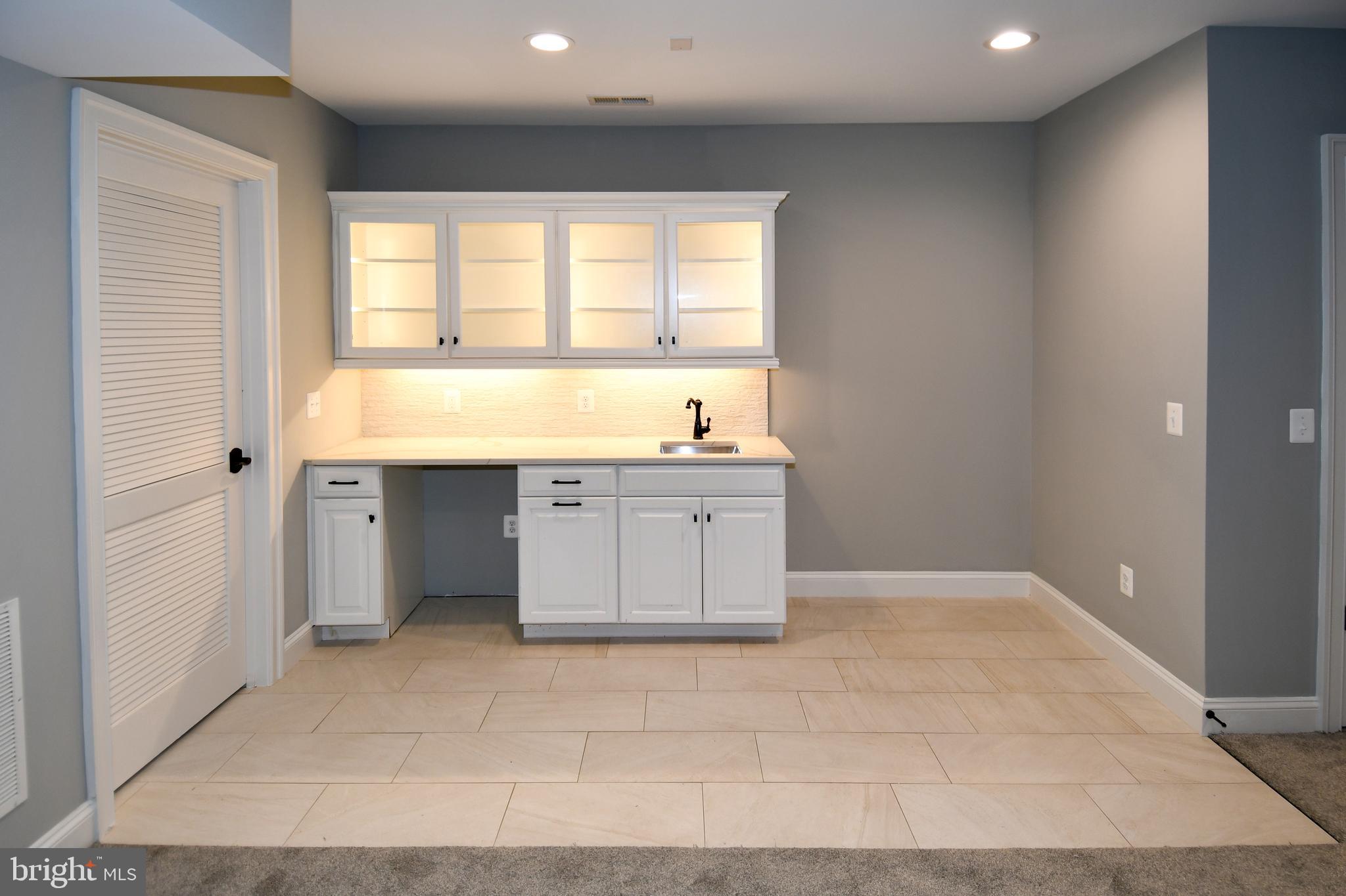 ABINGDON COURT - Residential Lease