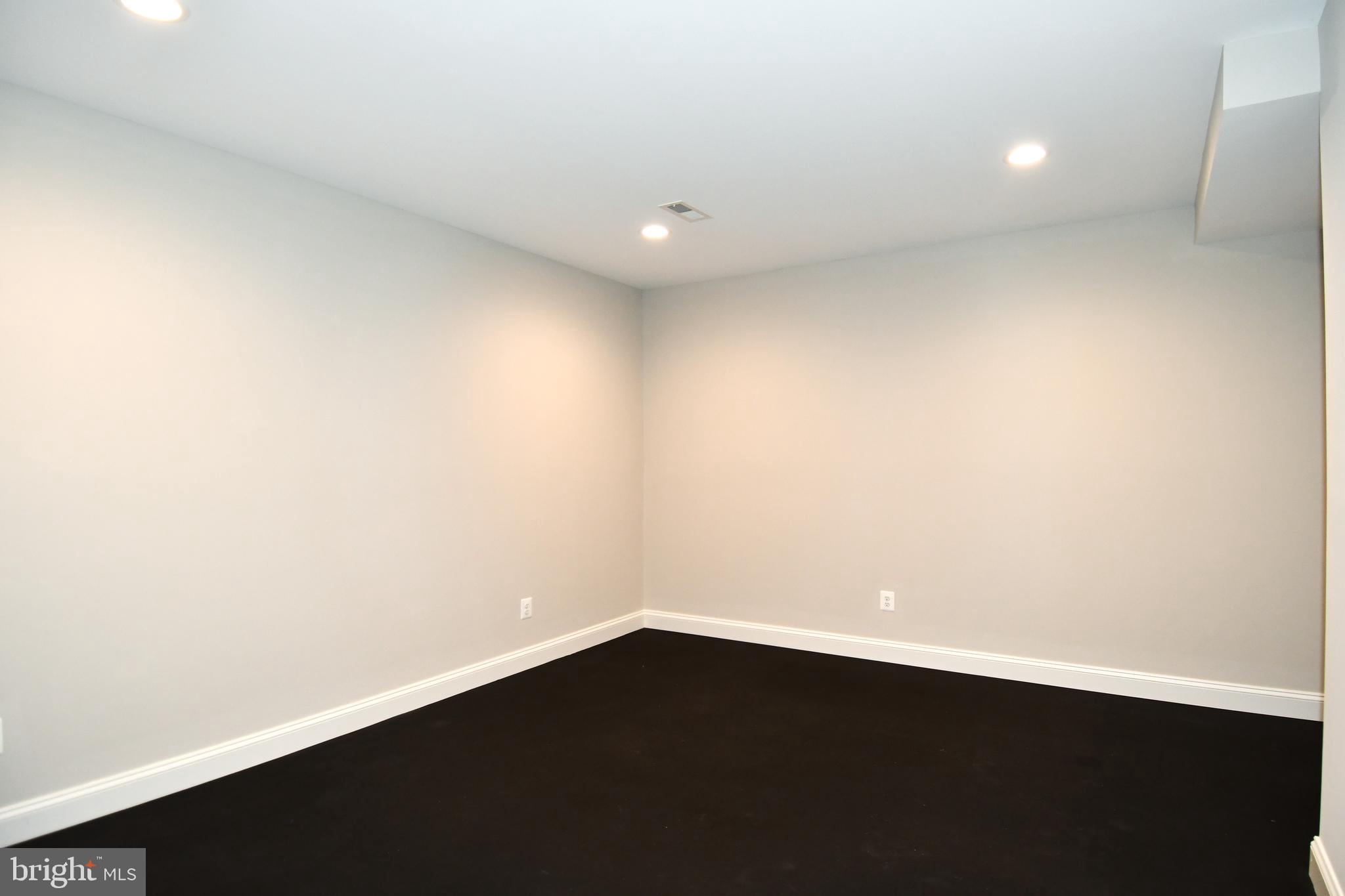 ABINGDON COURT - Residential Lease