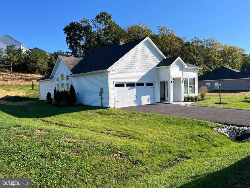 single family ranch style home in Brookfield S/D. All river park access amenities. 3 bedroom, 2 bath corner lot. Features all stainless appliances, granite countertops. Open concept with Large "great room" as the central focus.  3 bedrooms. Large 2 car attached garage. Rear patio. Laundry room with hook ups for washer and dryer. Animals considered case by case. River Park access features boat ramp, picnic area, and fishing.