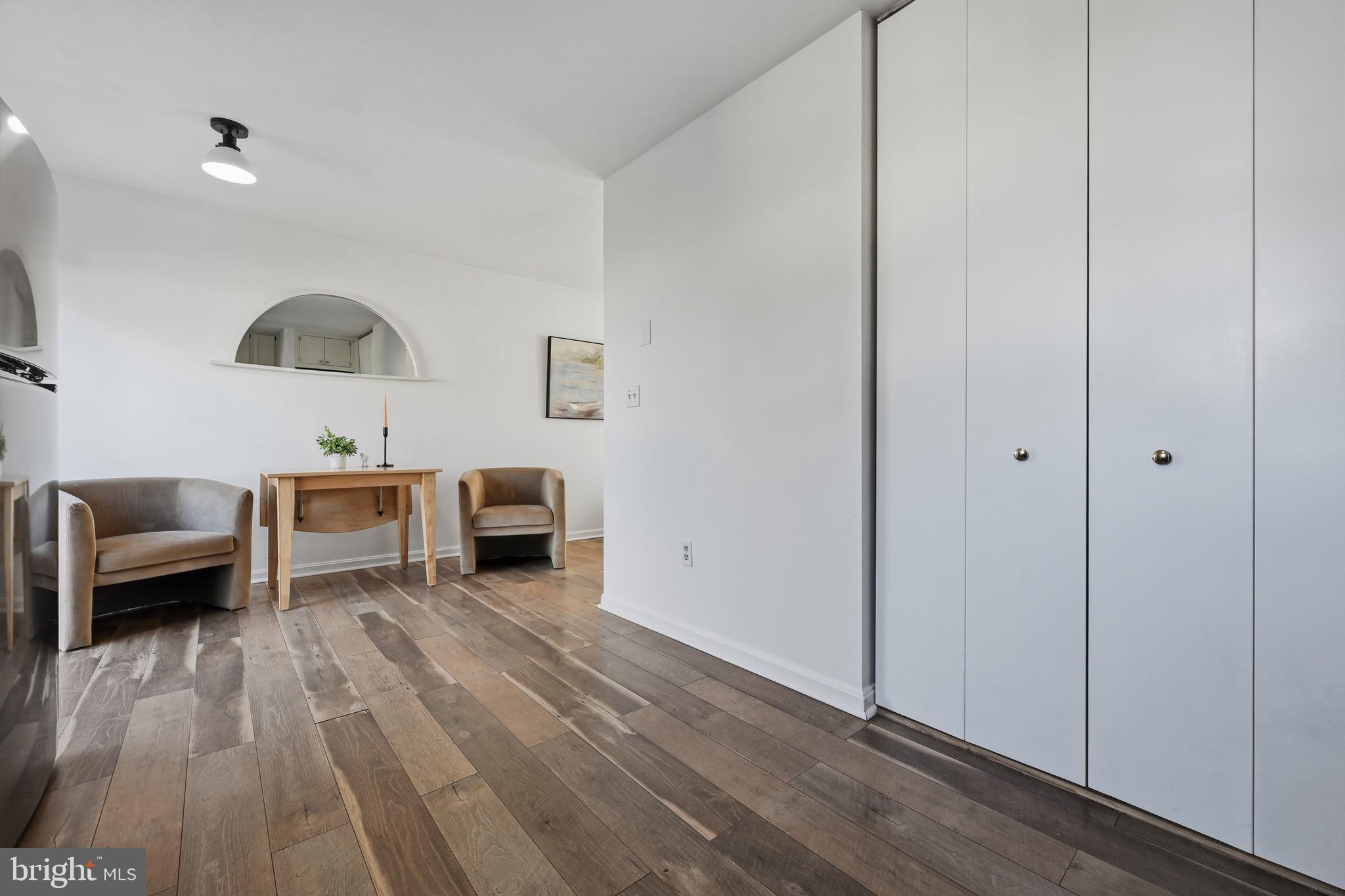 WOODLAND BEACH - Residential