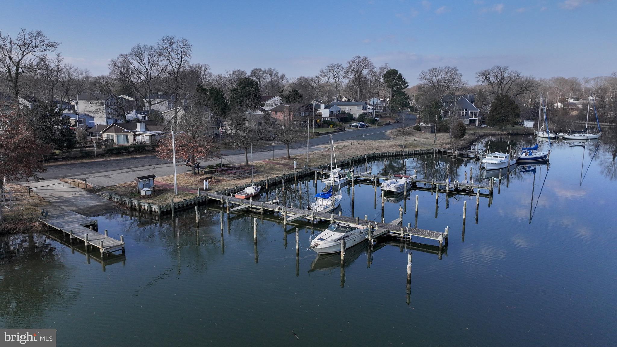 WOODLAND BEACH - Residential